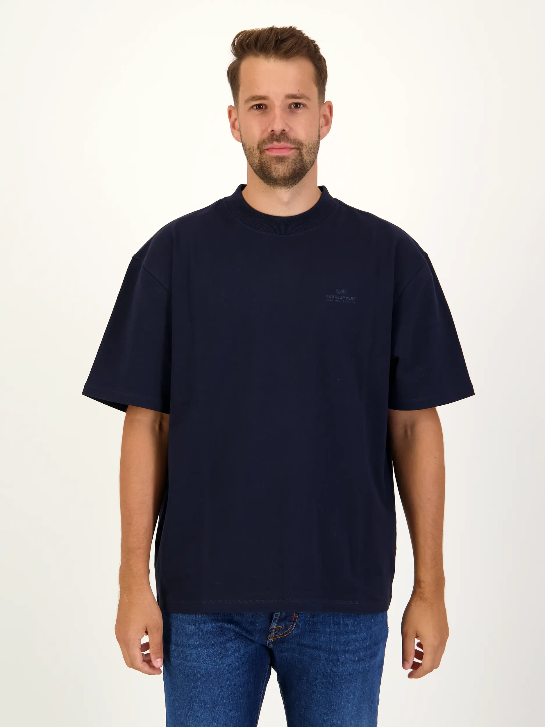 T-Shirt 'Reg' - Artikel Vorderseite getragen von einem Modell - Farbe: Blau