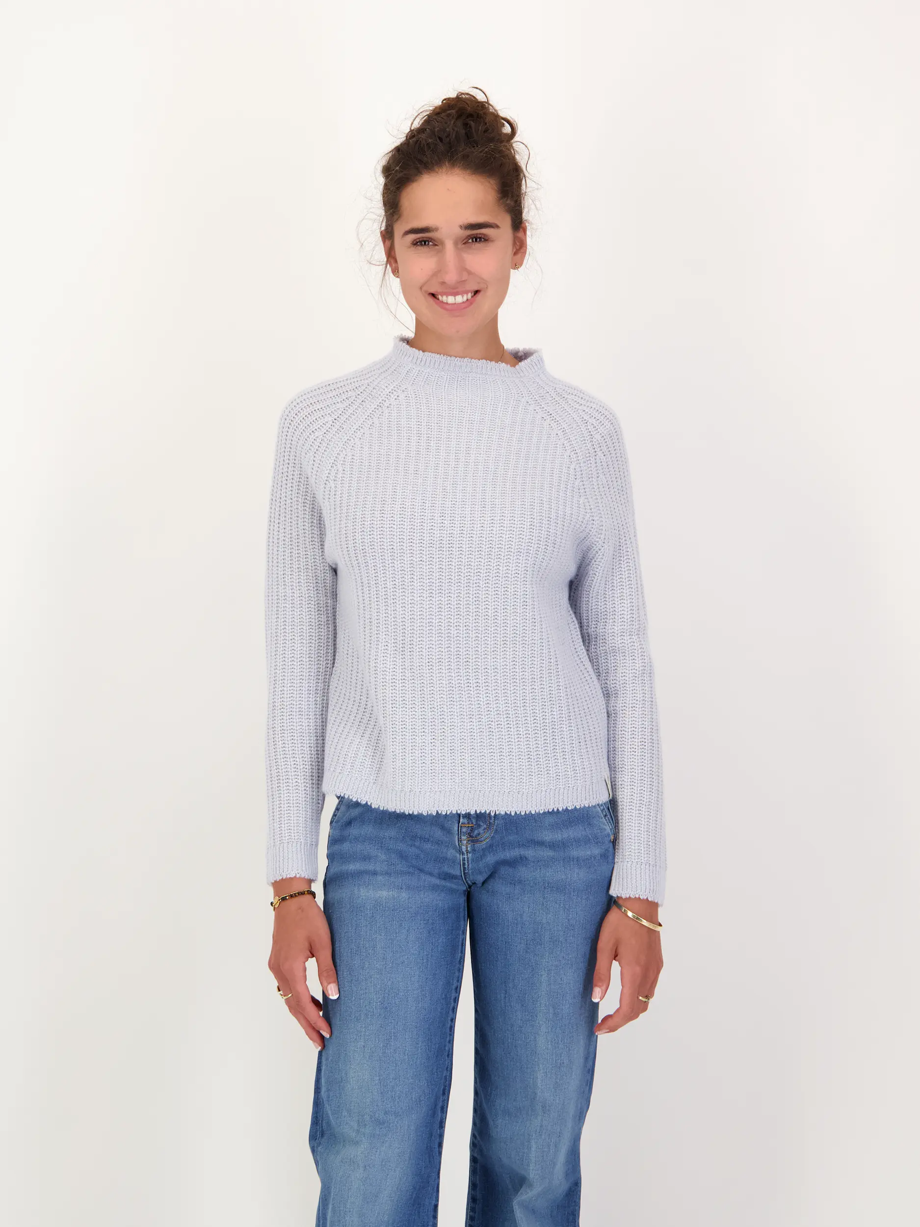 Pullover aus Kaschmir langarm - Artikel Vorderseite getragen von einem Modell - Farbe: Blau