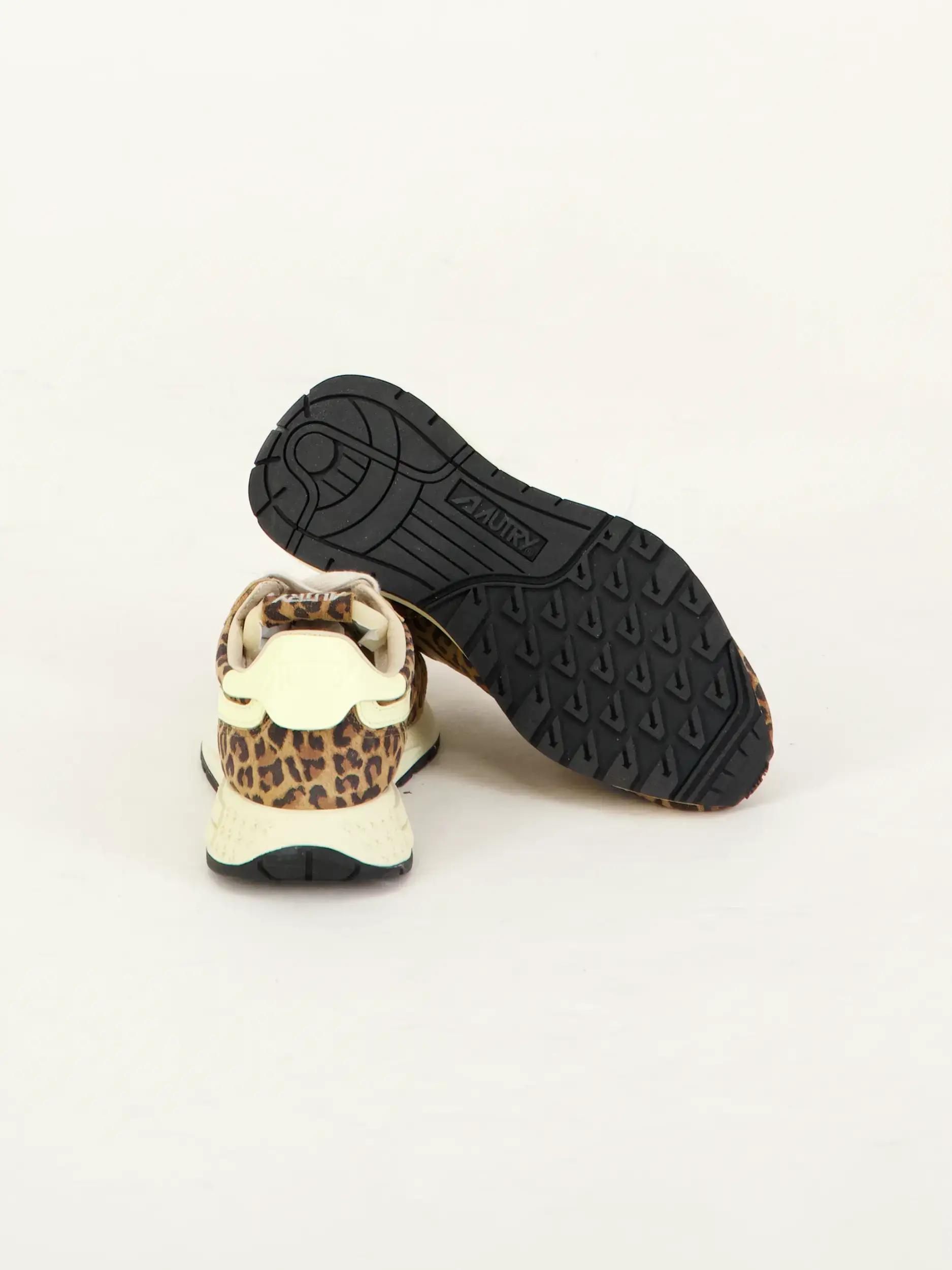 Sneaker 'Reelwind' mit Leoprint - Artikel Rückseite getragen von einem Modell - Farbe: Braun