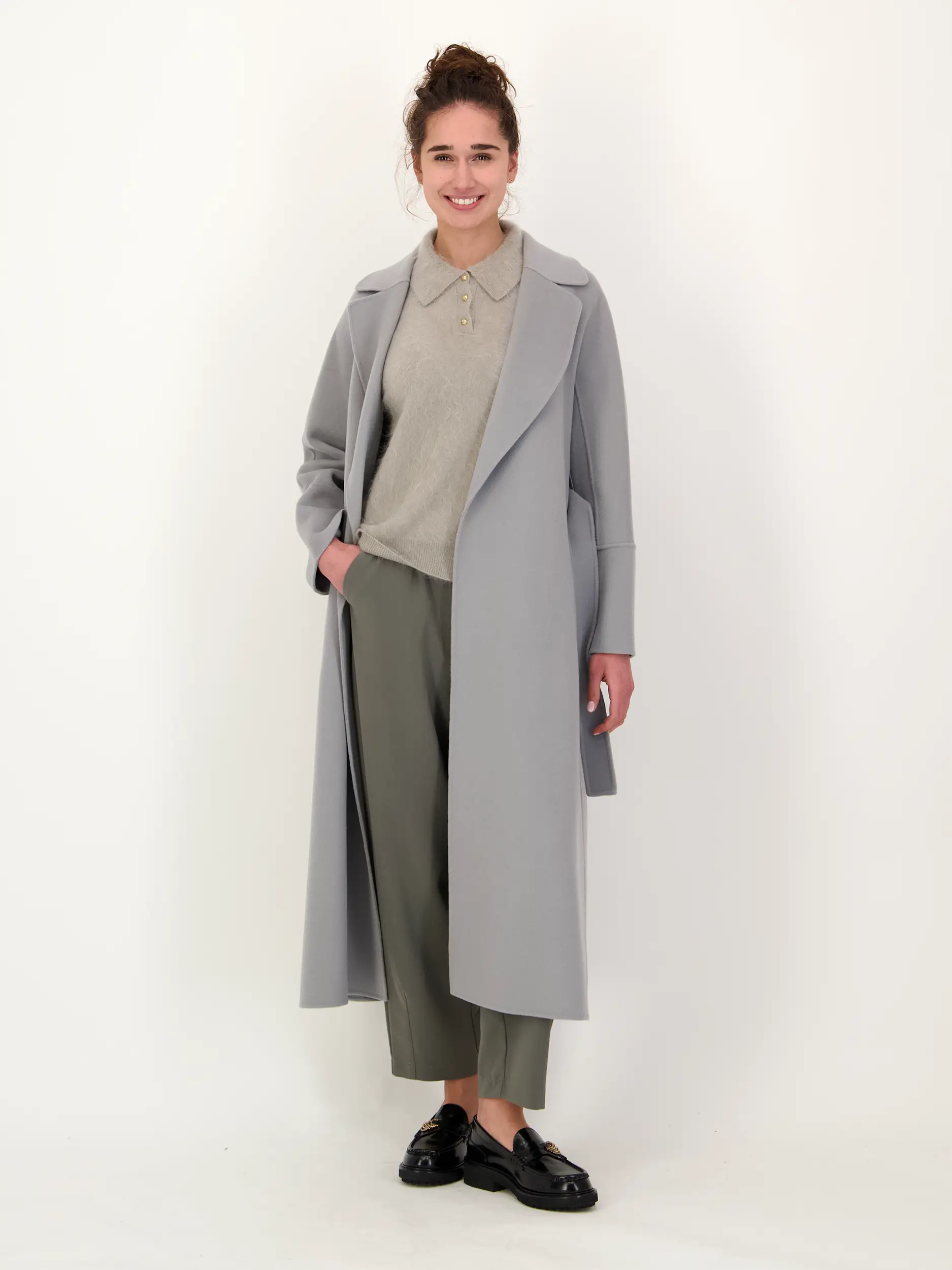 Strickpolo 'Selva' - Artikel Teil eines Outfits getragen von einem Modell - Farbe: Grün