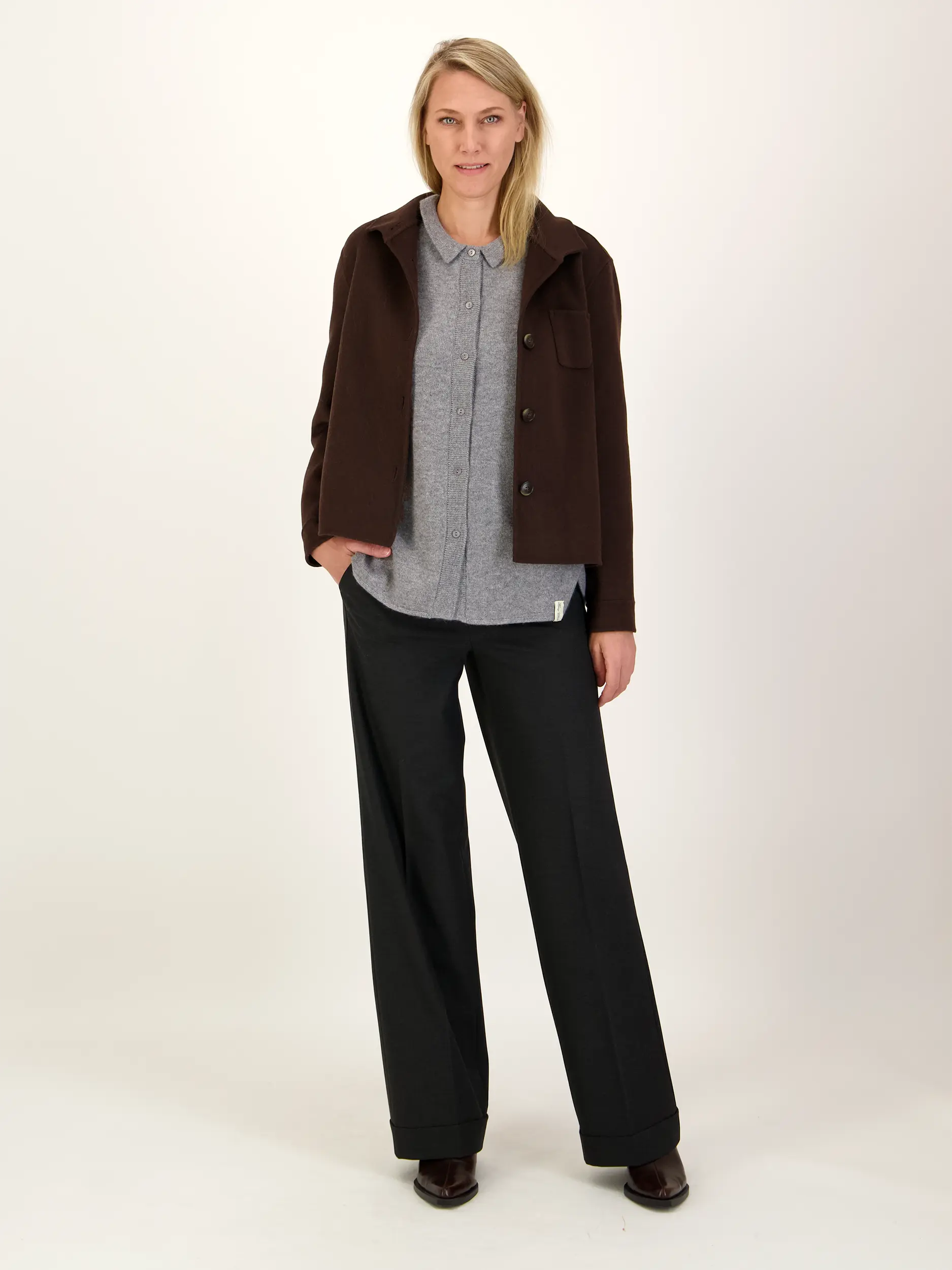 Wolljacke - Artikel Teil eines Outfits getragen von einem Modell