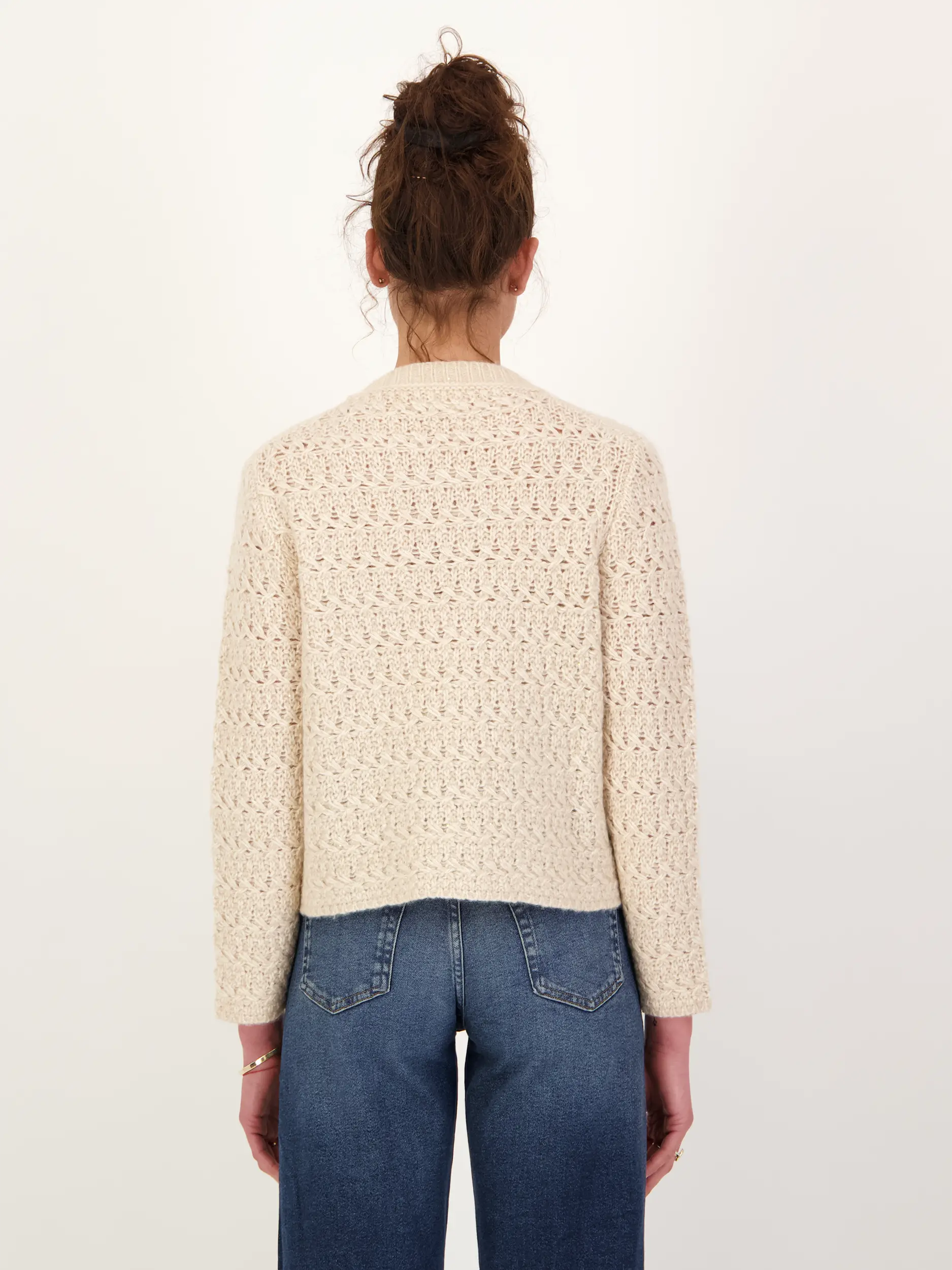 Strickjacke aus Kaschmir - Artikel Rückseite getragen von einem Modell - Farbe: Beige