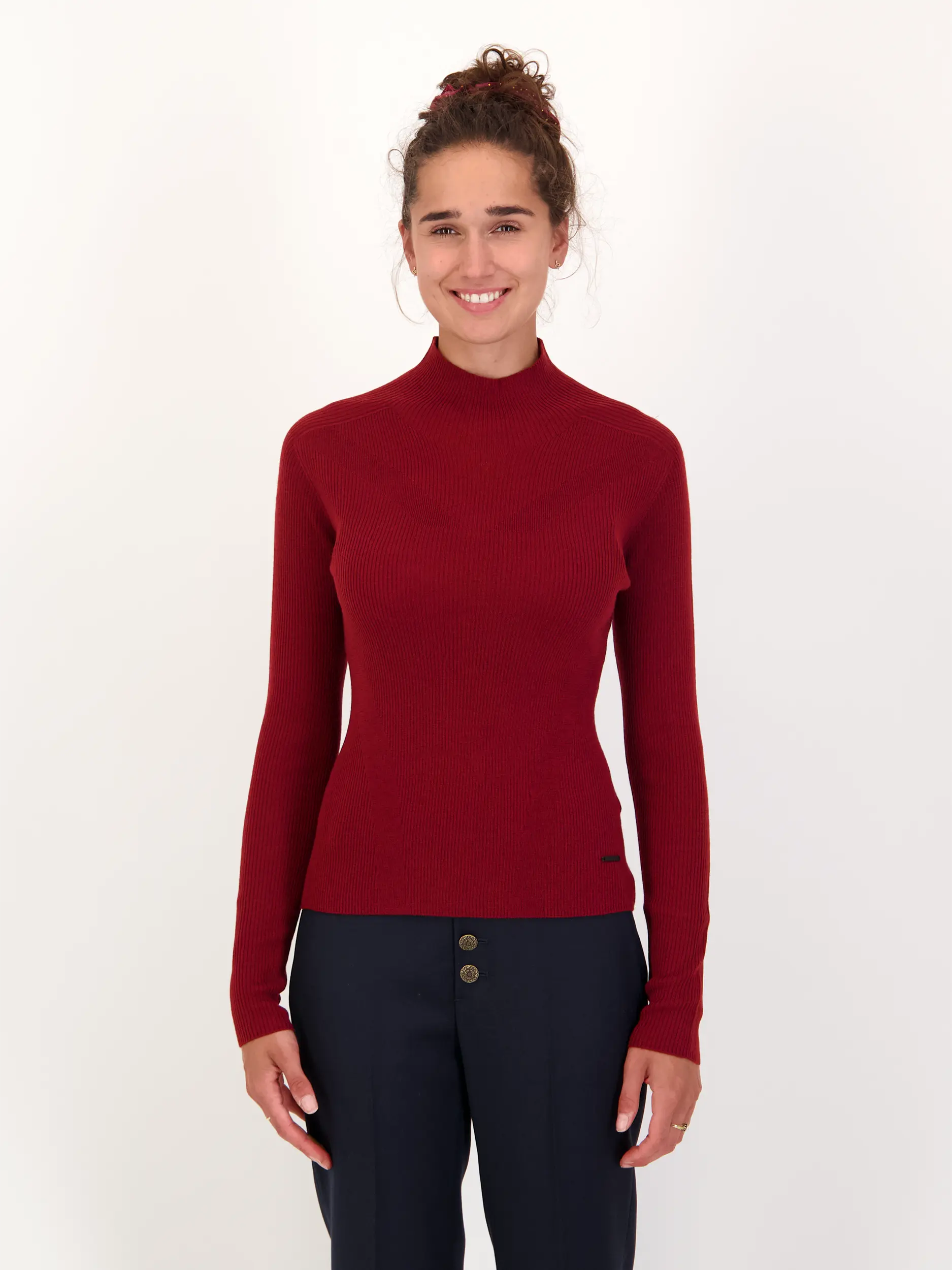 Langarmshirt 'Fract' - Artikel Vorderseite getragen von einem Modell - Farbe: Rot
