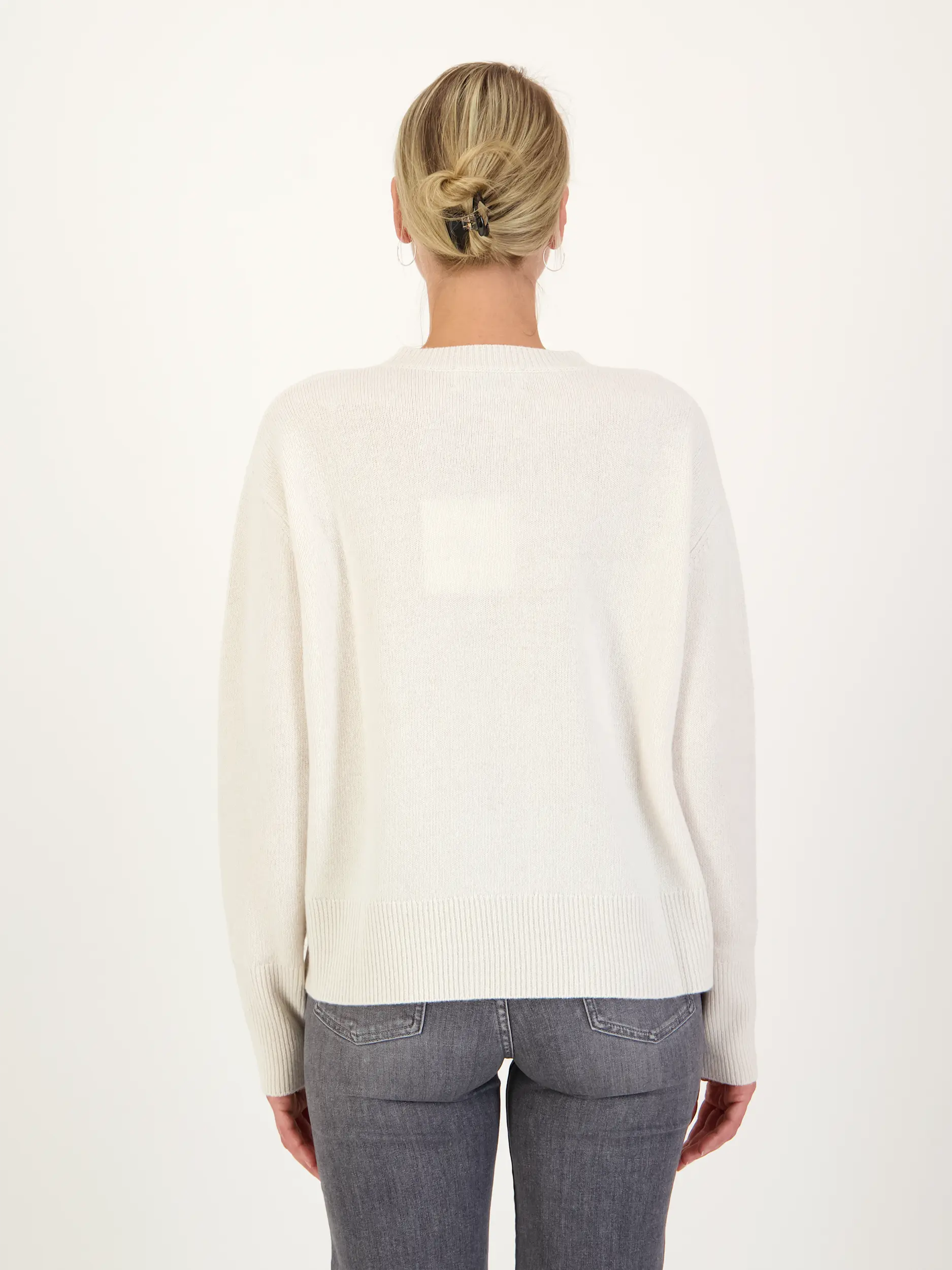 Pullover 'Cleo' aus Kaschmir-Mix langarm - Artikel Rückseite getragen von einem Modell