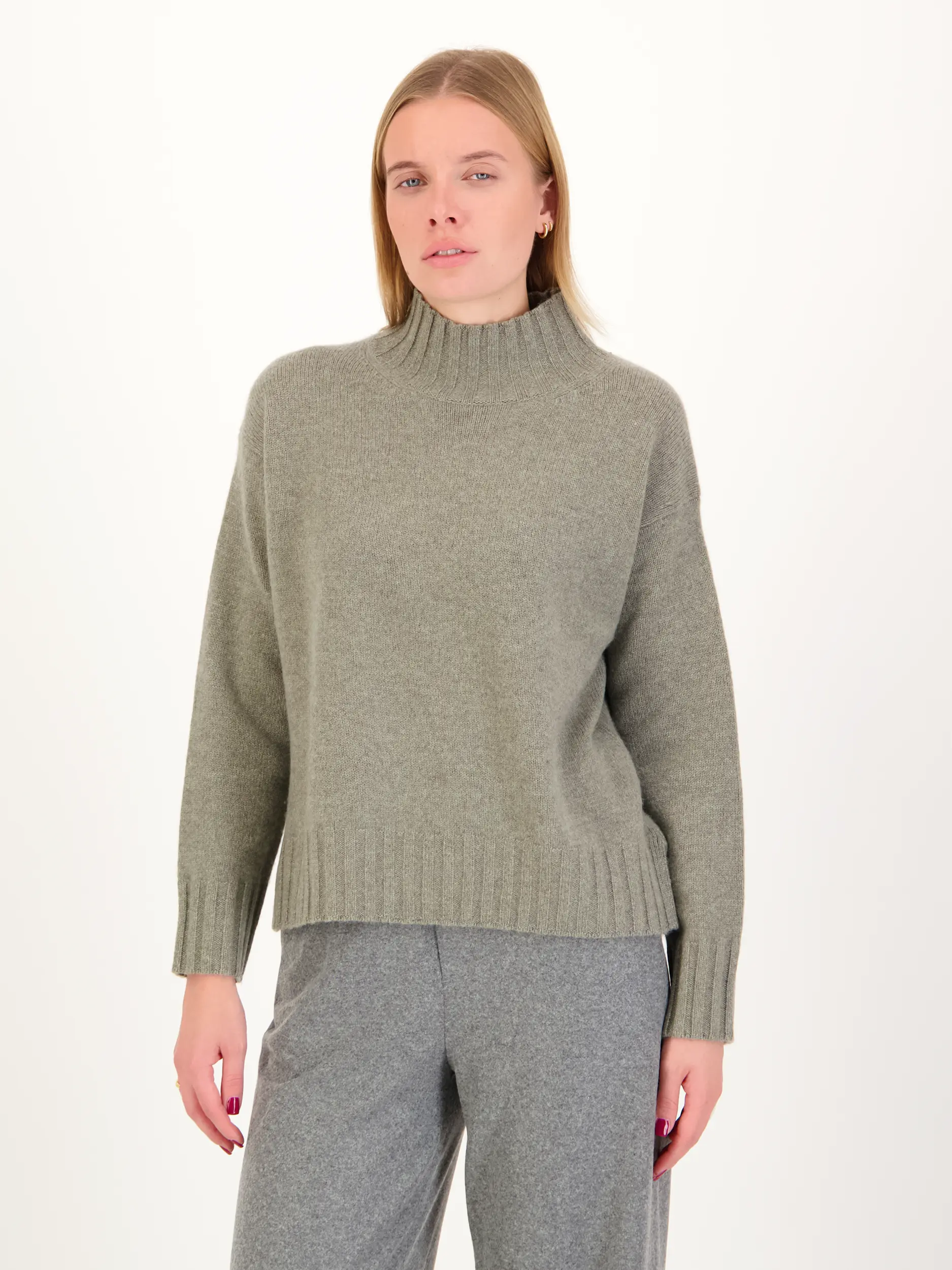 Pullover aus Kaschmir langarm - Artikel Vorderseite getragen von einem Modell - Farbe: Grün