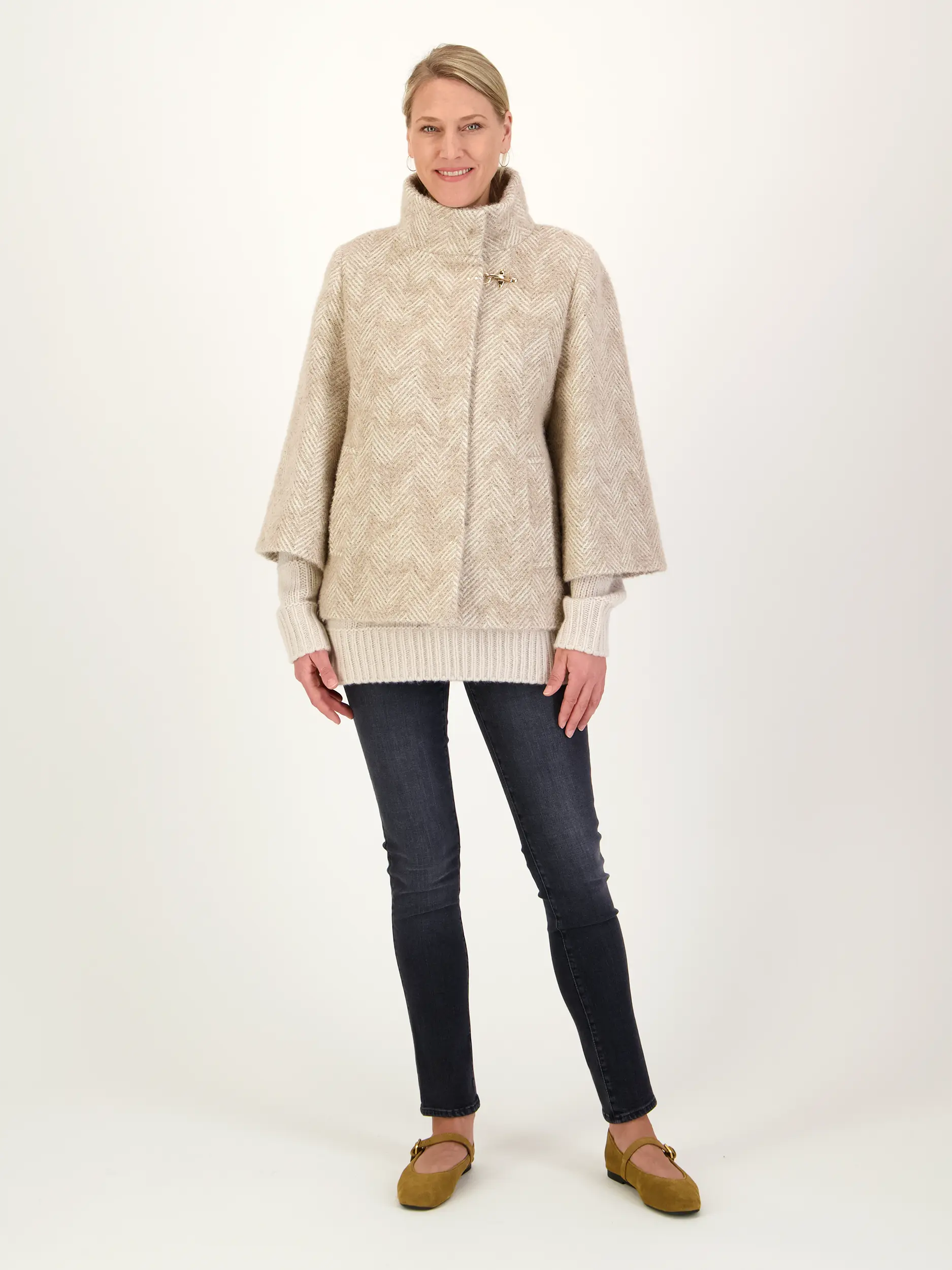 Jacke aus Woll-Mix - Artikel Teil eines Outfits getragen von einem Modell - Farbe: Beige