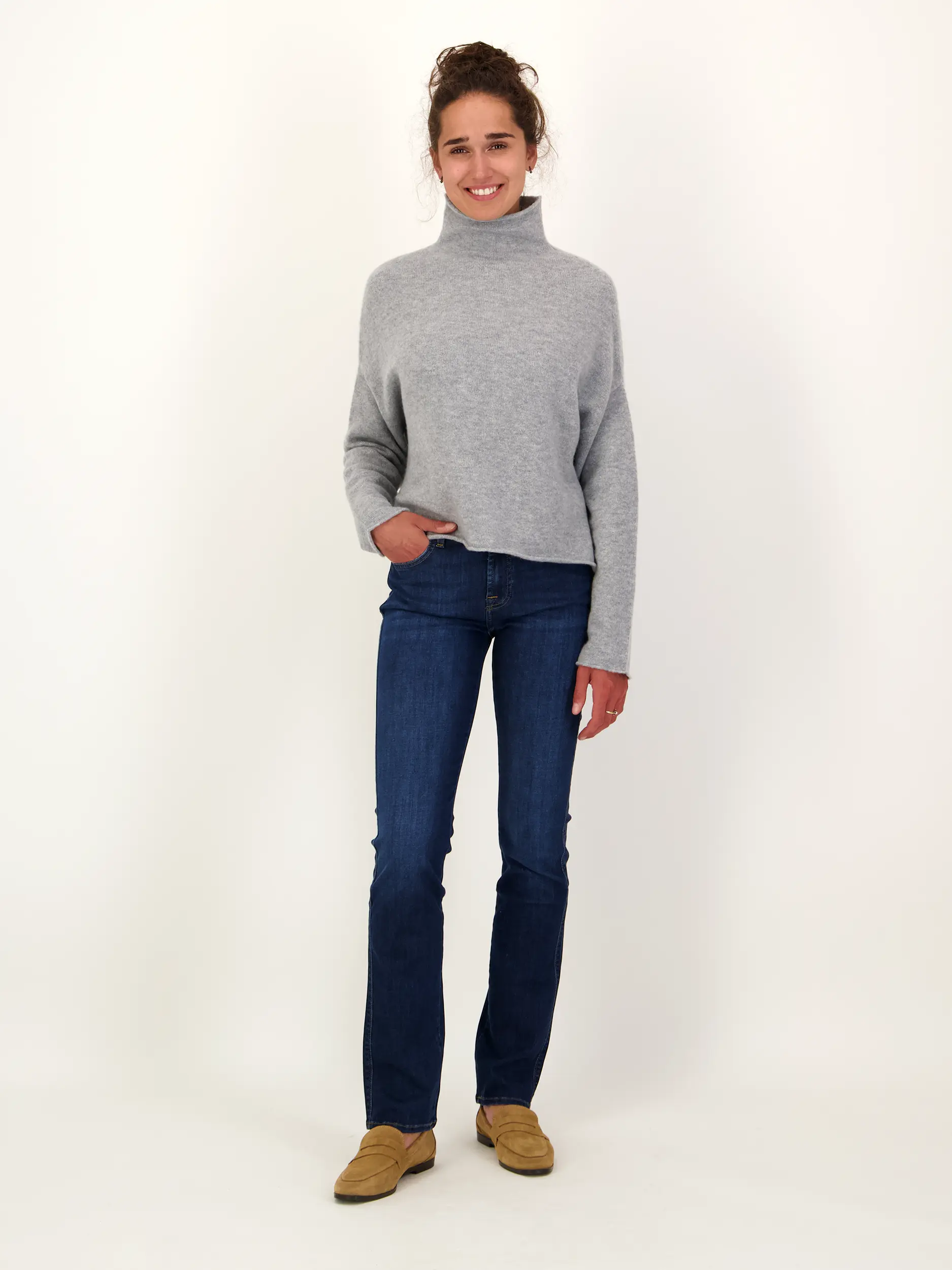 Pullover 'Jose.C' aus Kaschmir langarm - Artikel Teil eines Outfits getragen von einem Modell