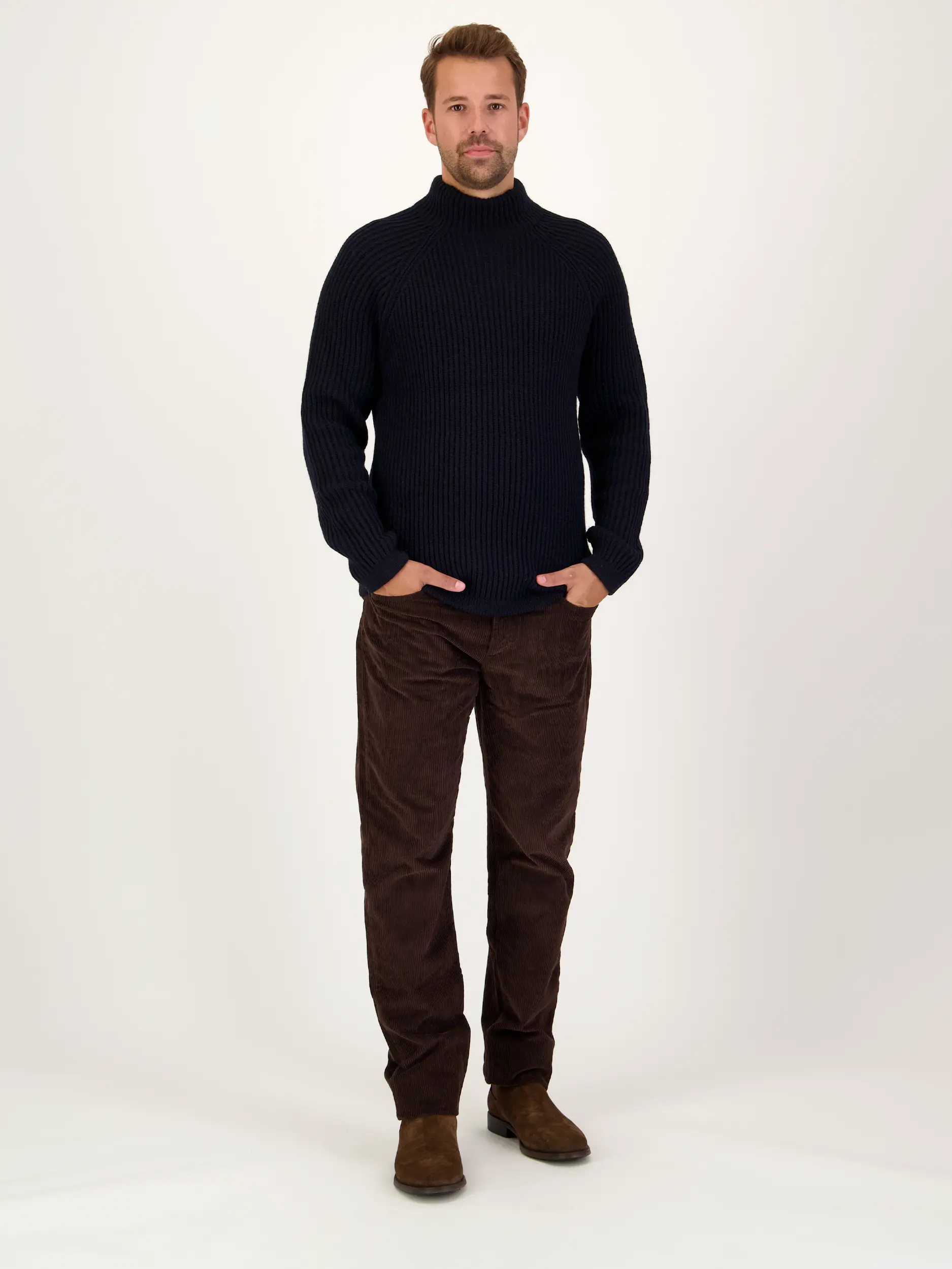 Pullover 'Arvid' aus Woll-Mix langarm - Artikel Teil eines Outfits getragen von einem Modell - Farbe: Blau