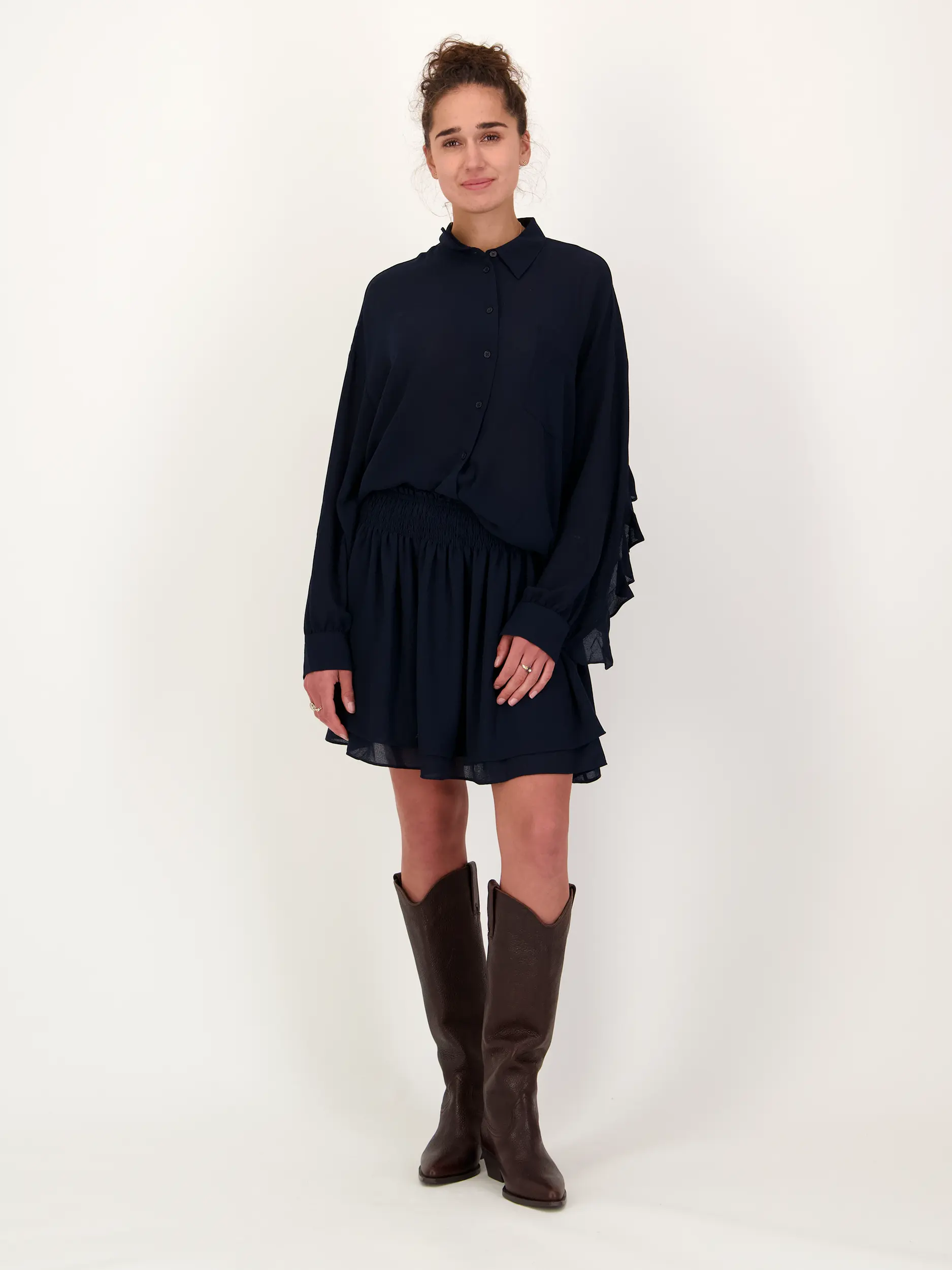 Minirock 'Ismile' - Artikel Teil eines Outfits getragen von einem Modell - Farbe: Blau