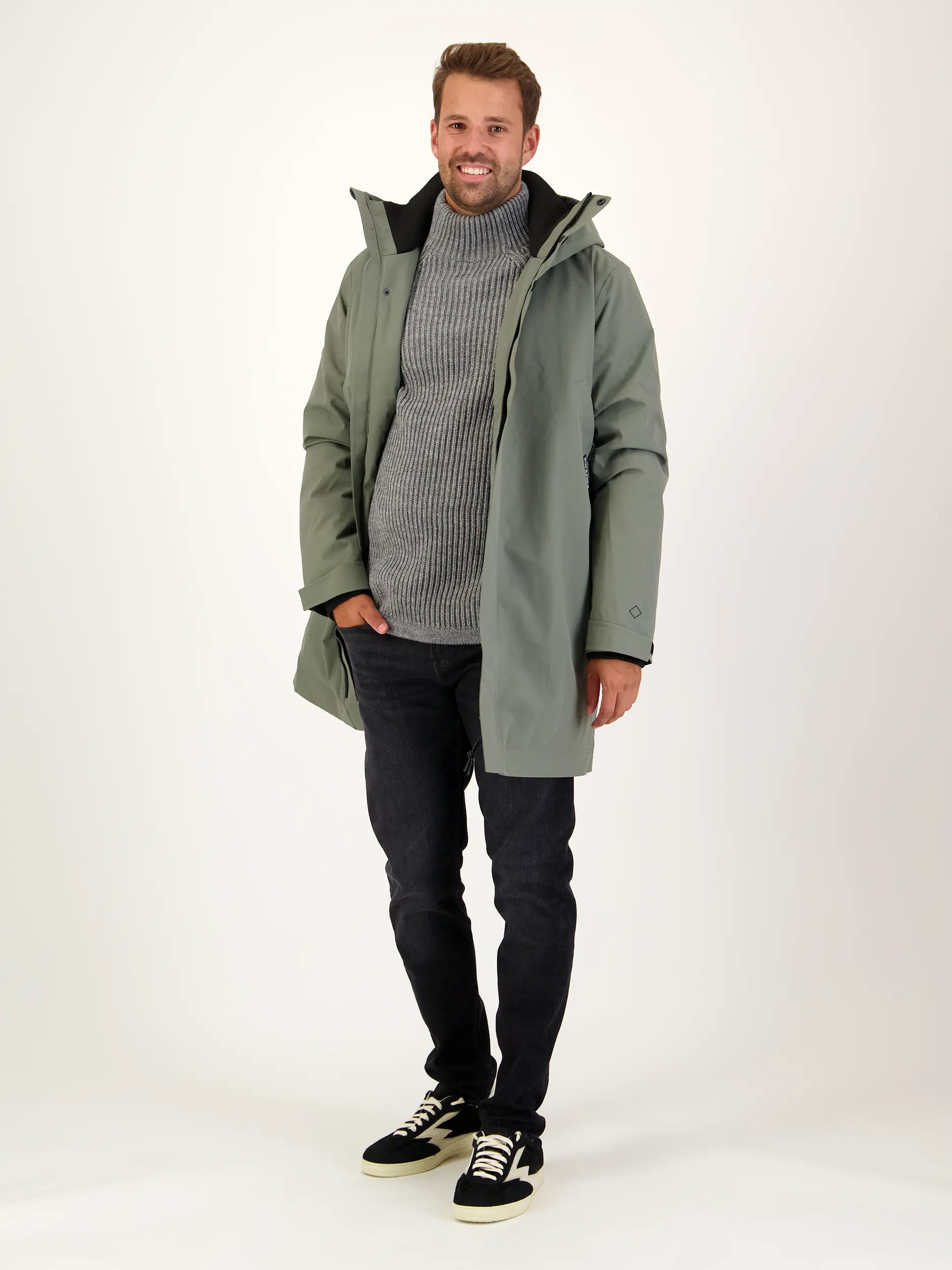 Pullover 'Arvid' aus Woll-Mix langarm - Artikel Teil eines Outfits getragen von einem Modell - Farbe: Grau