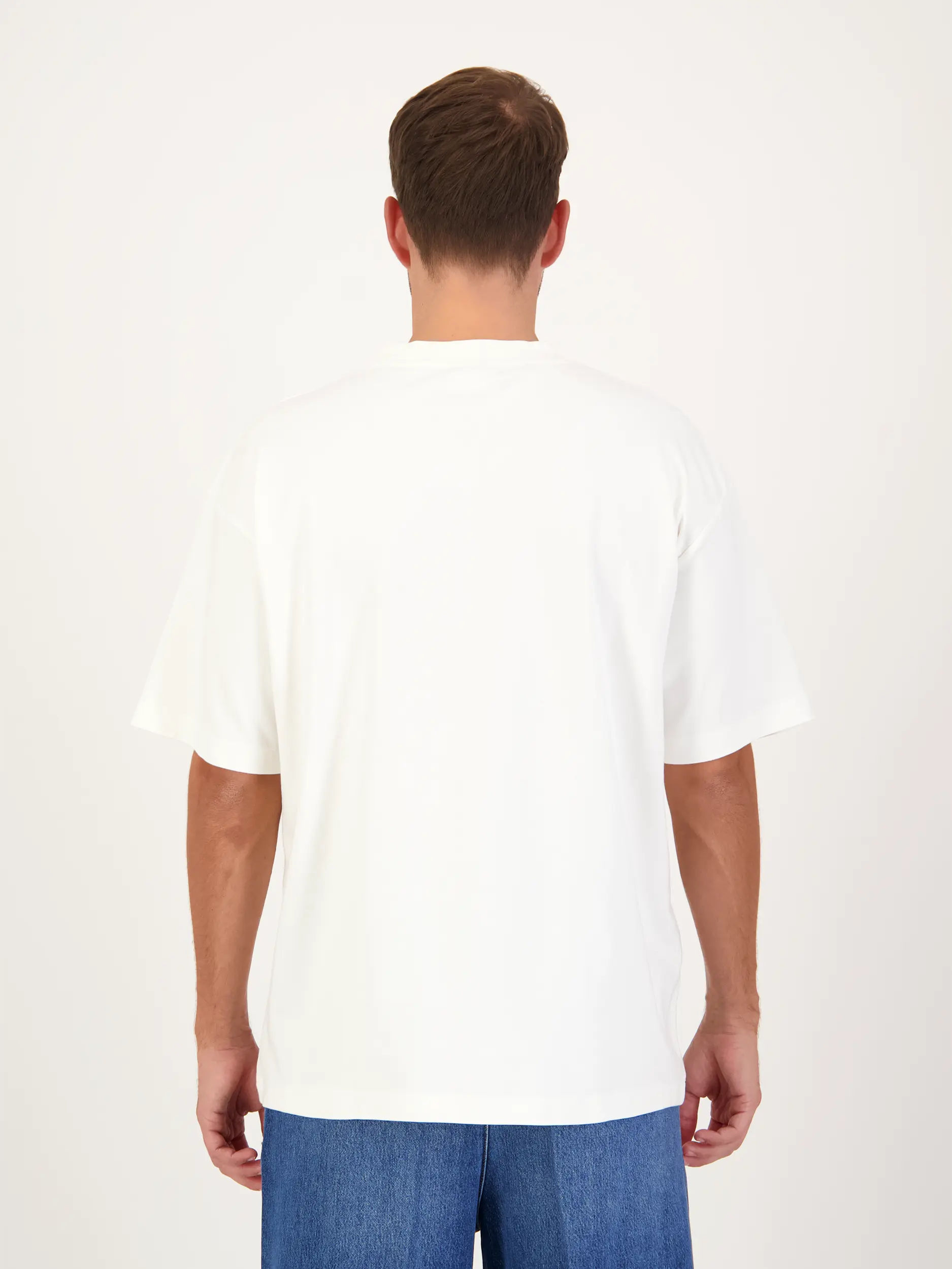 T-Shirt 'Best Club' - Artikel Rückseite getragen von einem Modell - Farbe: Beige