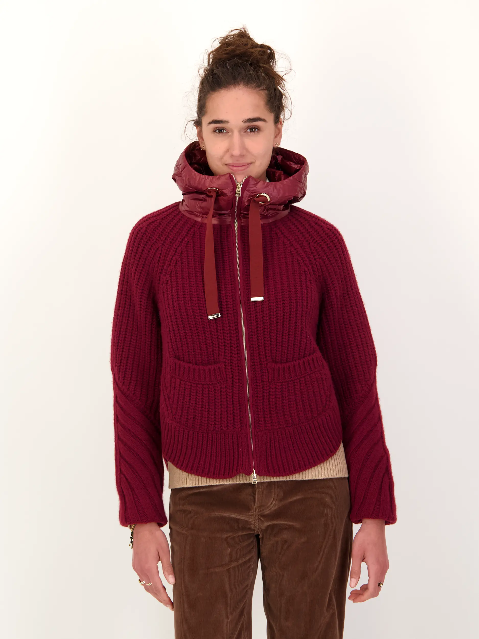 Jacke aus Woll-Mix - Artikel Vorderseite getragen von einem Modell - Farbe: Rot Jacke aus Woll-Mix - Artikel Vorderseite getragen von einem Modell - Farbe: Rot