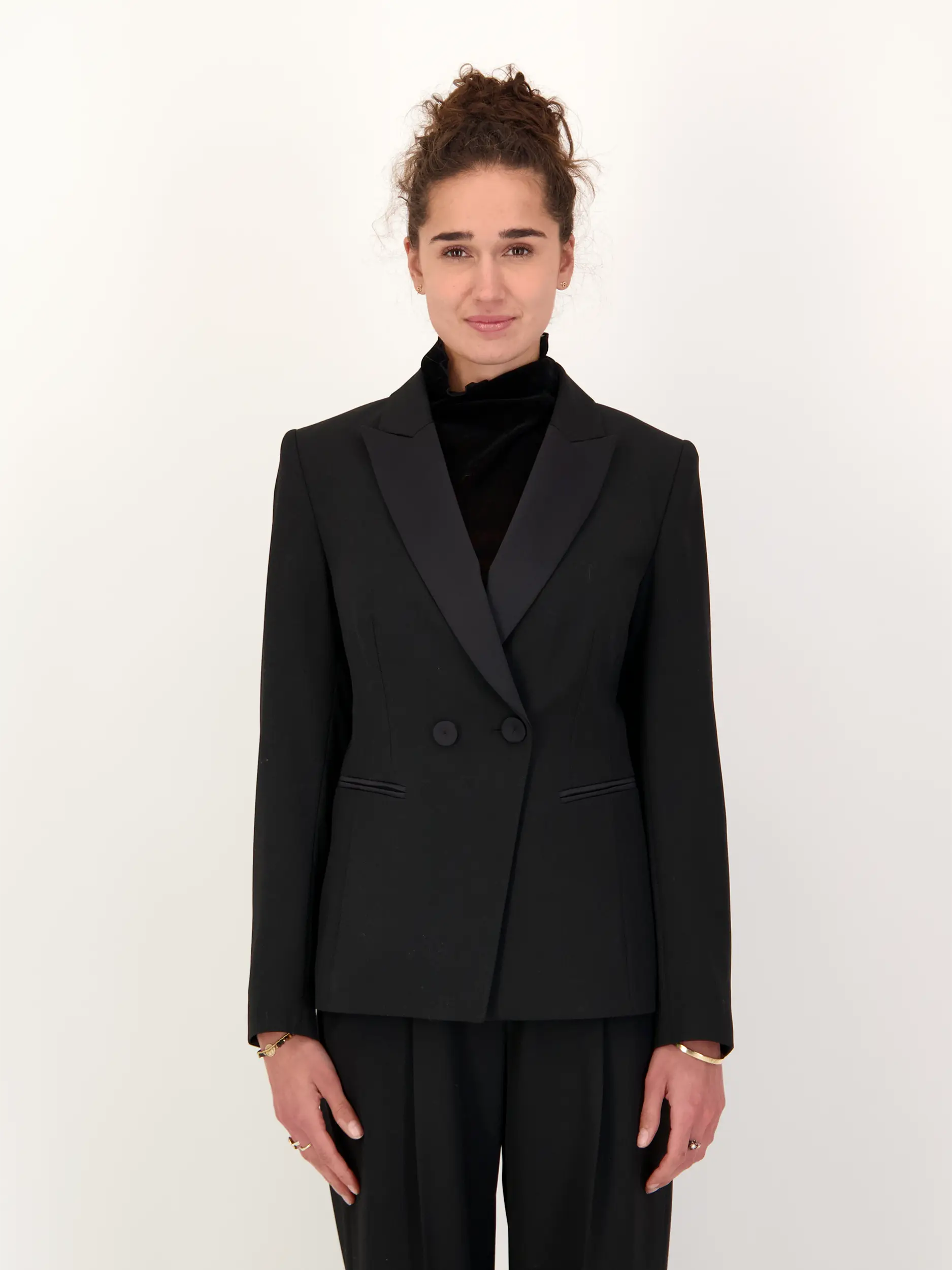 Blazer - Artikel Vorderseite getragen von einem Modell - Farbe: Schwarz