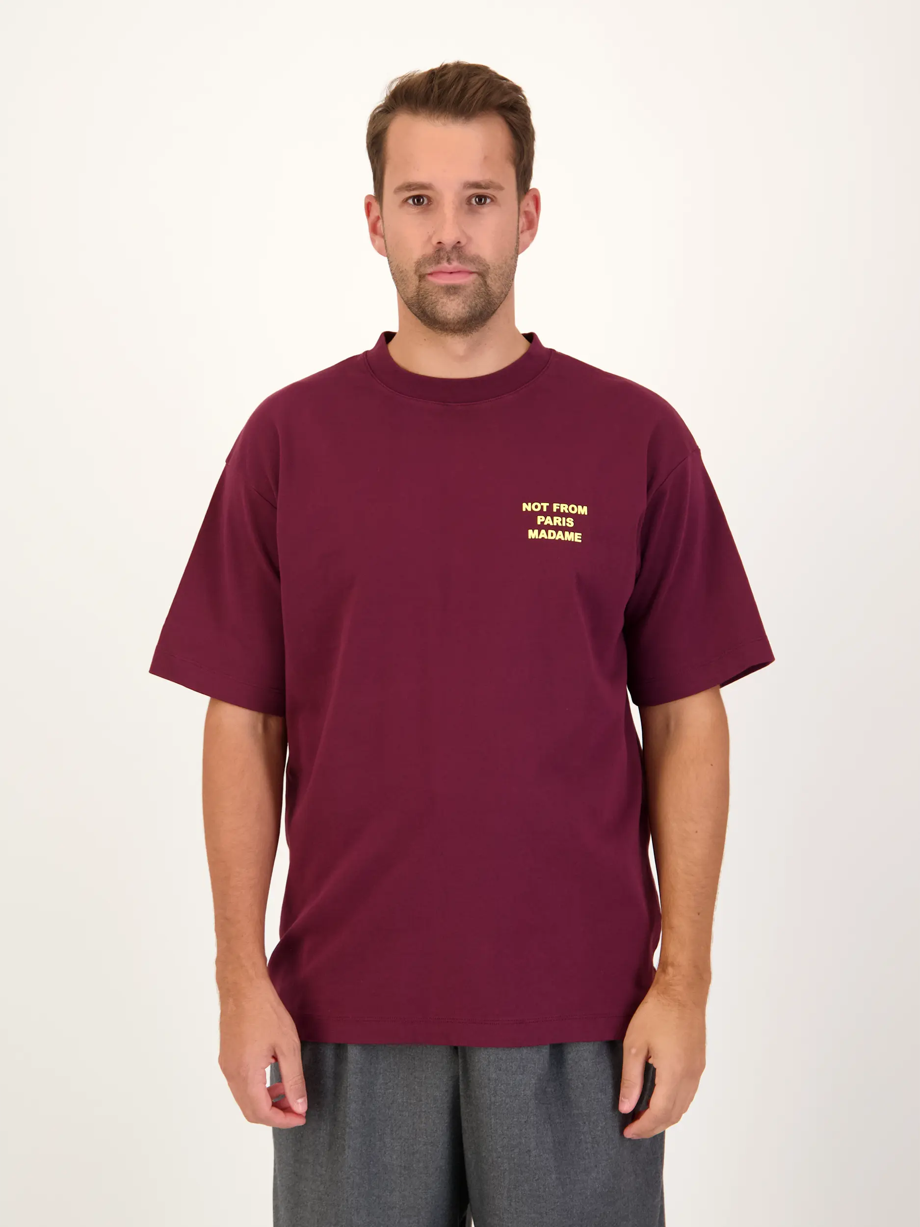 T-Shirt - Artikel Vorderseite getragen von einem Modell - Farbe: Rot