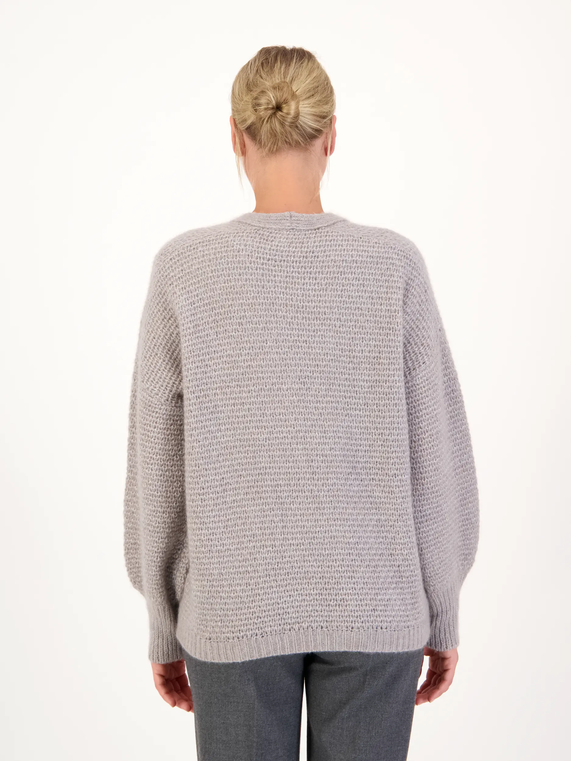 Strickjacke aus Kaschmir - Artikel Rückseite getragen von einem Modell - Farbe: Braun