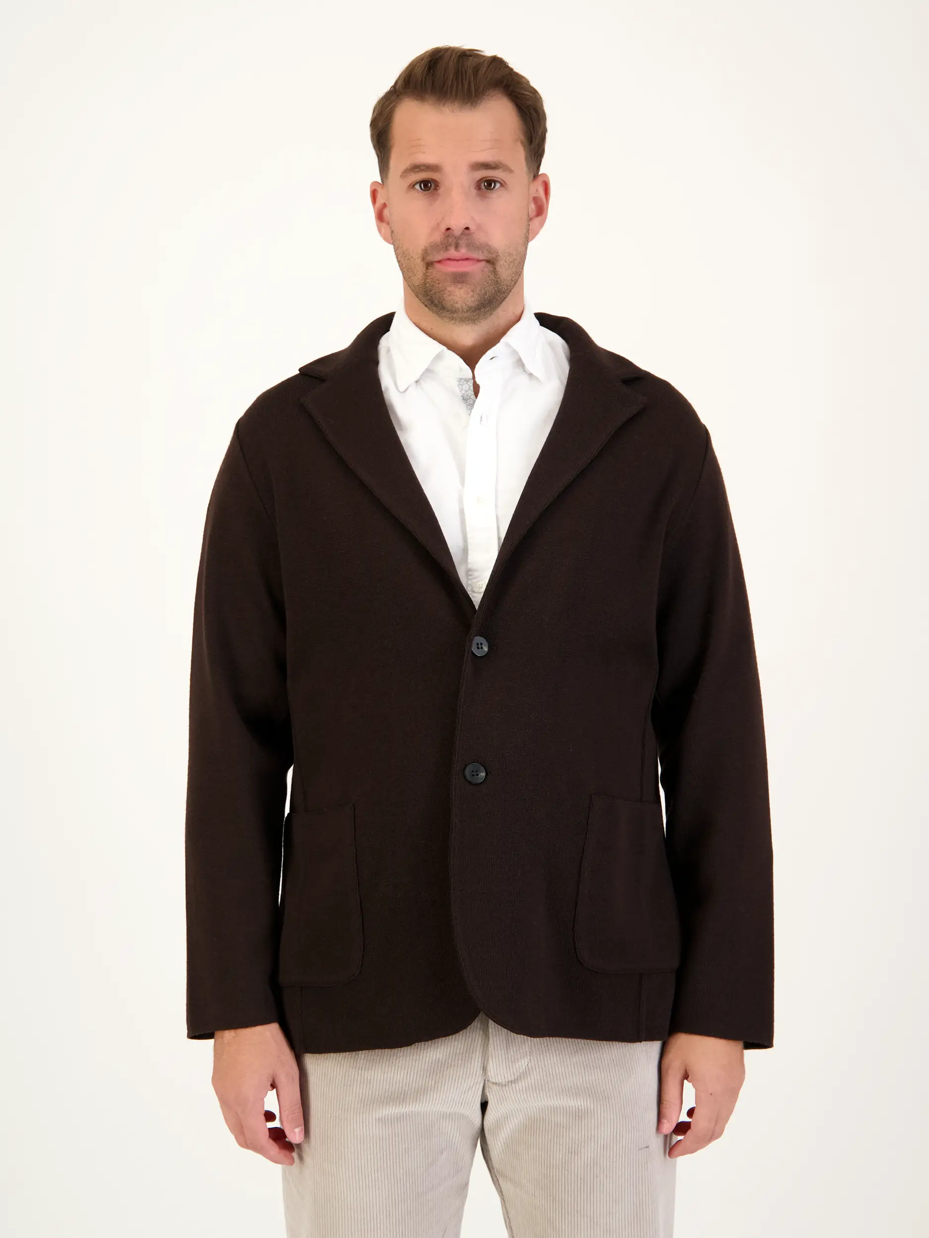 Stricksakko aus Wolle - Artikel Vorderseite getragen von einem Modell - Farbe: Braun