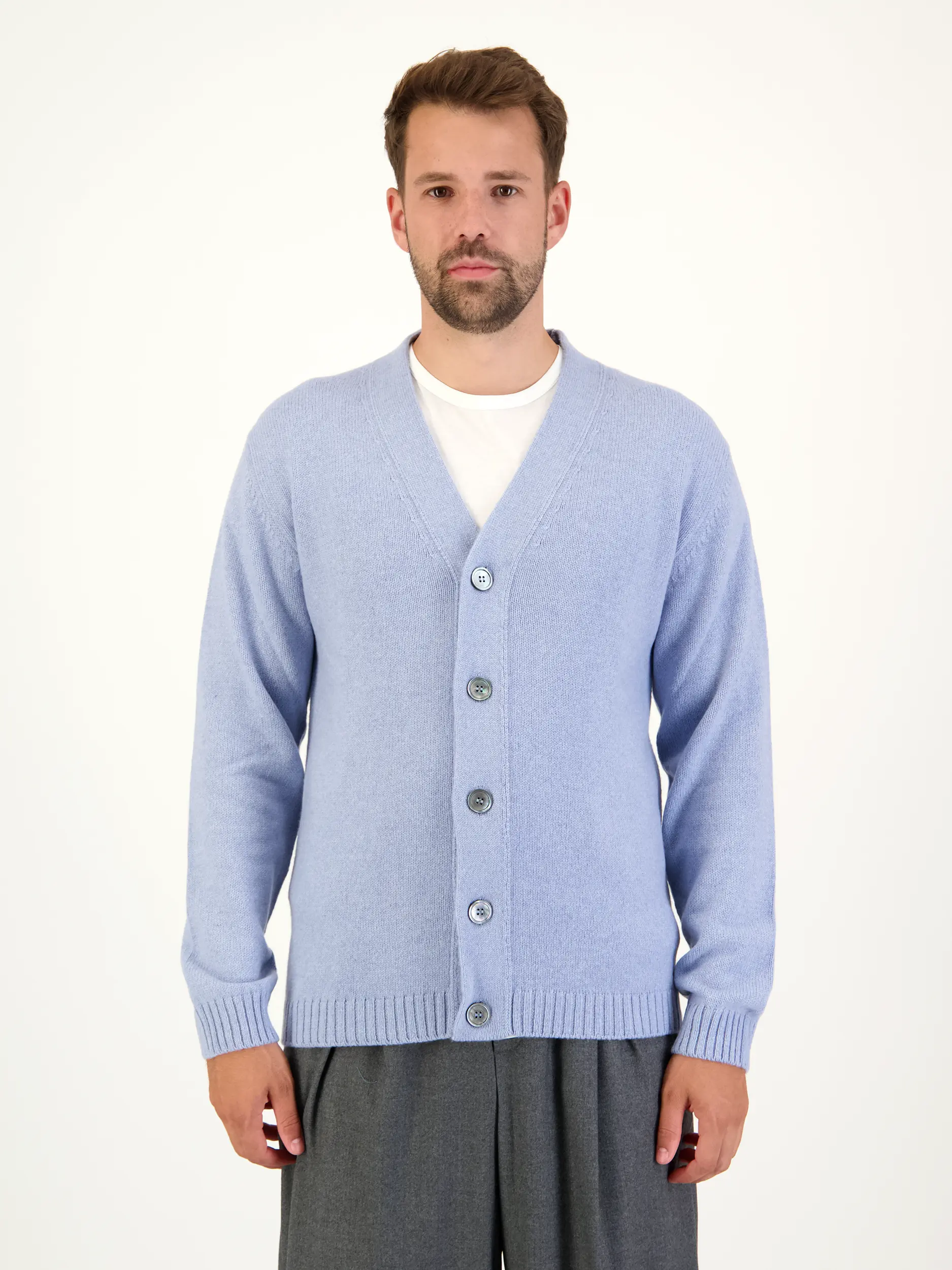 Strickjacke - Artikel Vorderseite getragen von einem Modell - Farbe: Blau