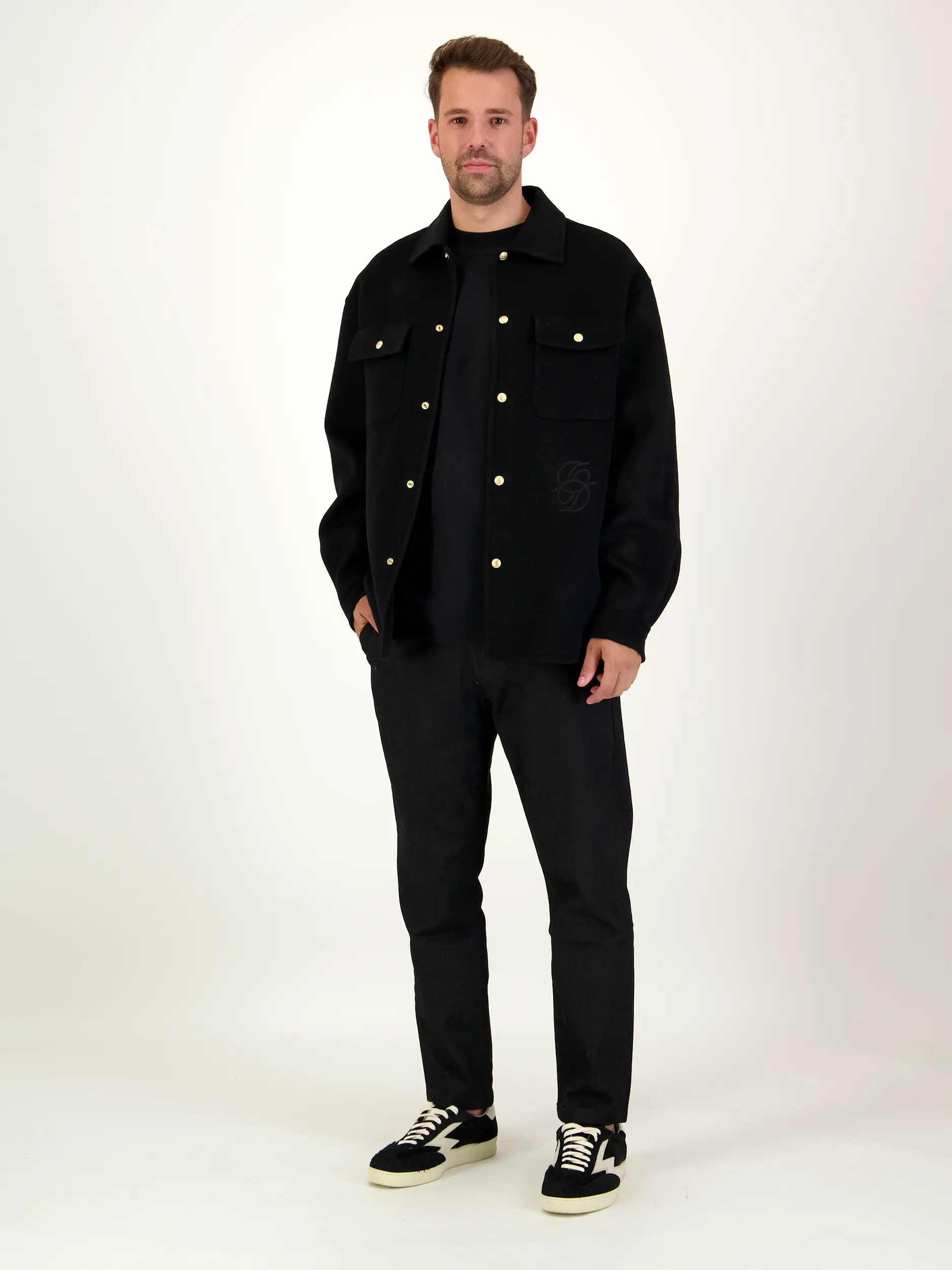 Overshirt 'La Surchemise Laine' aus Wolle - Artikel Teil eines Outfits getragen von einem Modell