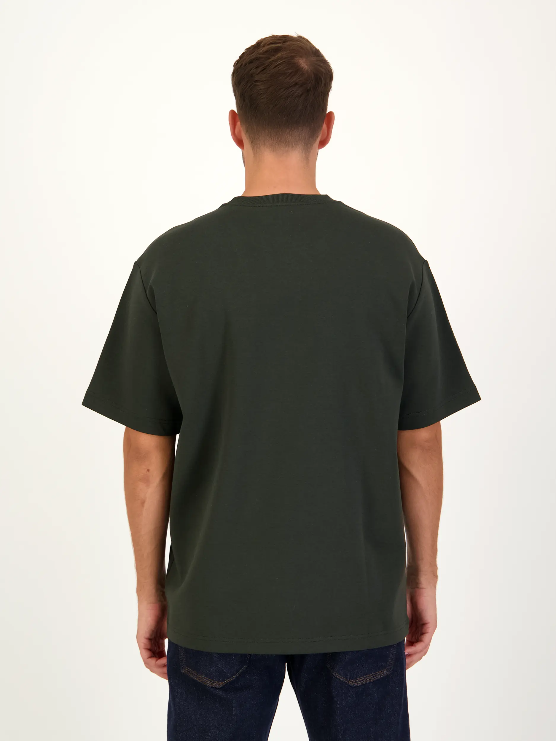 T-Shirt 'Nat' - Artikel Rückseite getragen von einem Modell - Farbe: Grün