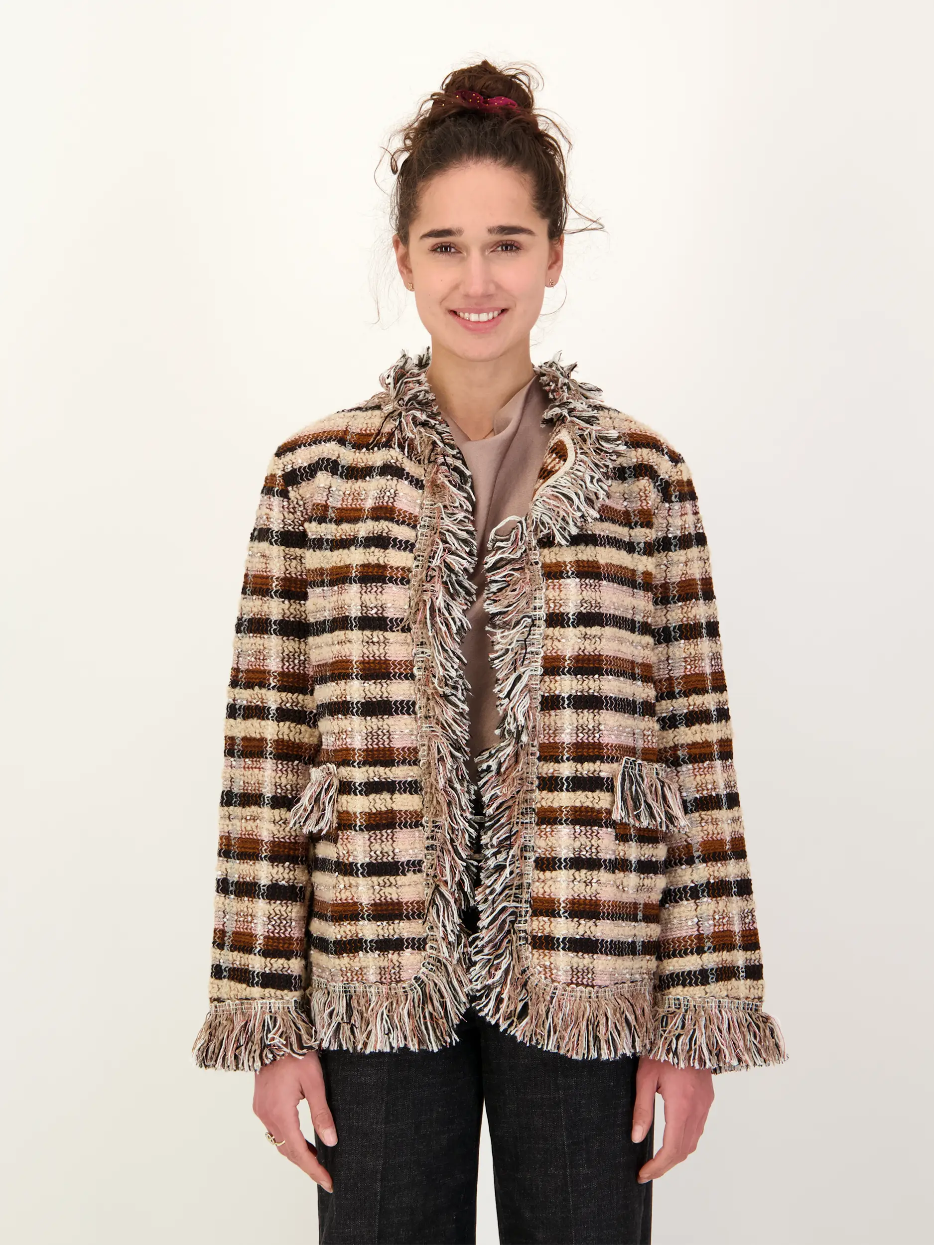 Strickjacke - Artikel Vorderseite getragen von einem Modell - Farbe: Rot