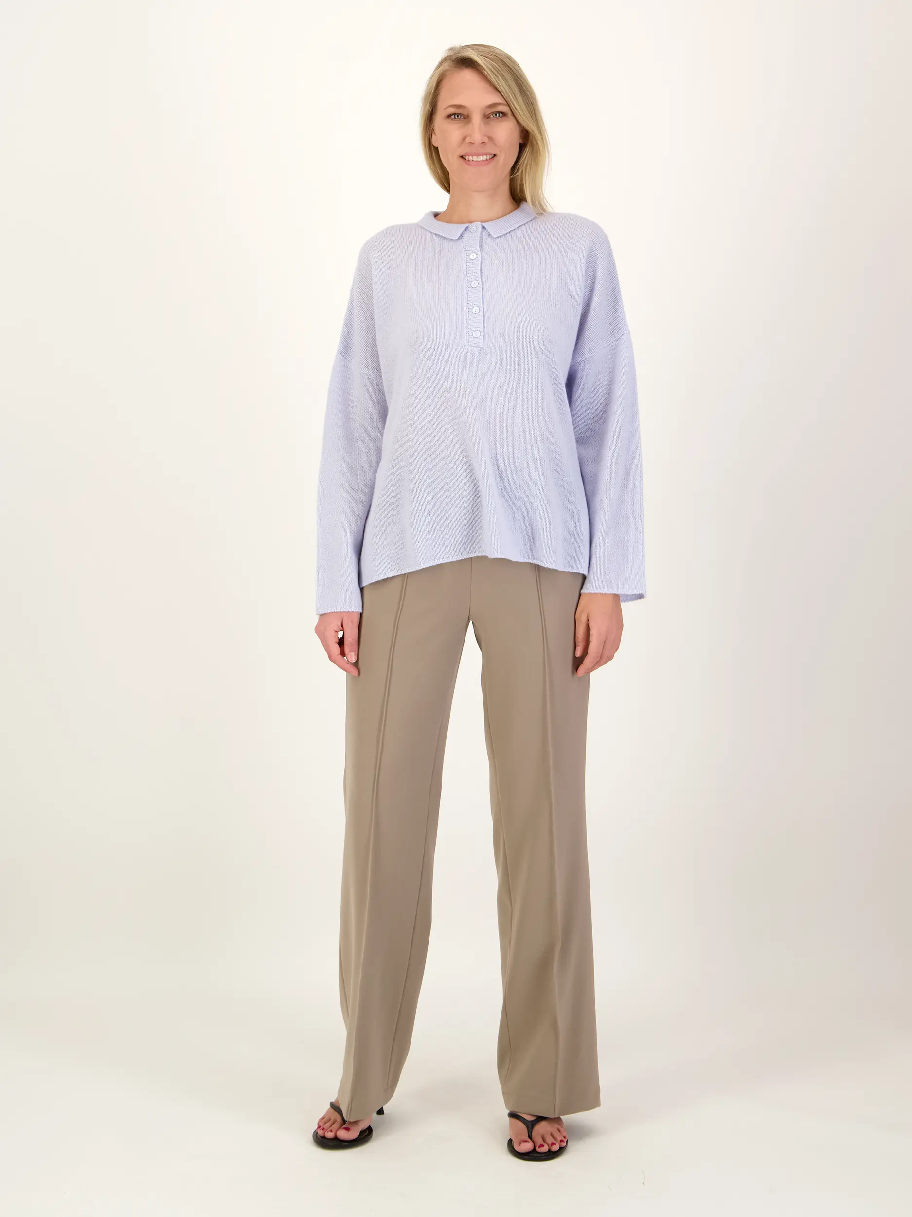 Pullover aus Cashmere langarm - Artikel Teil eines Outfits getragen von einem Modell
