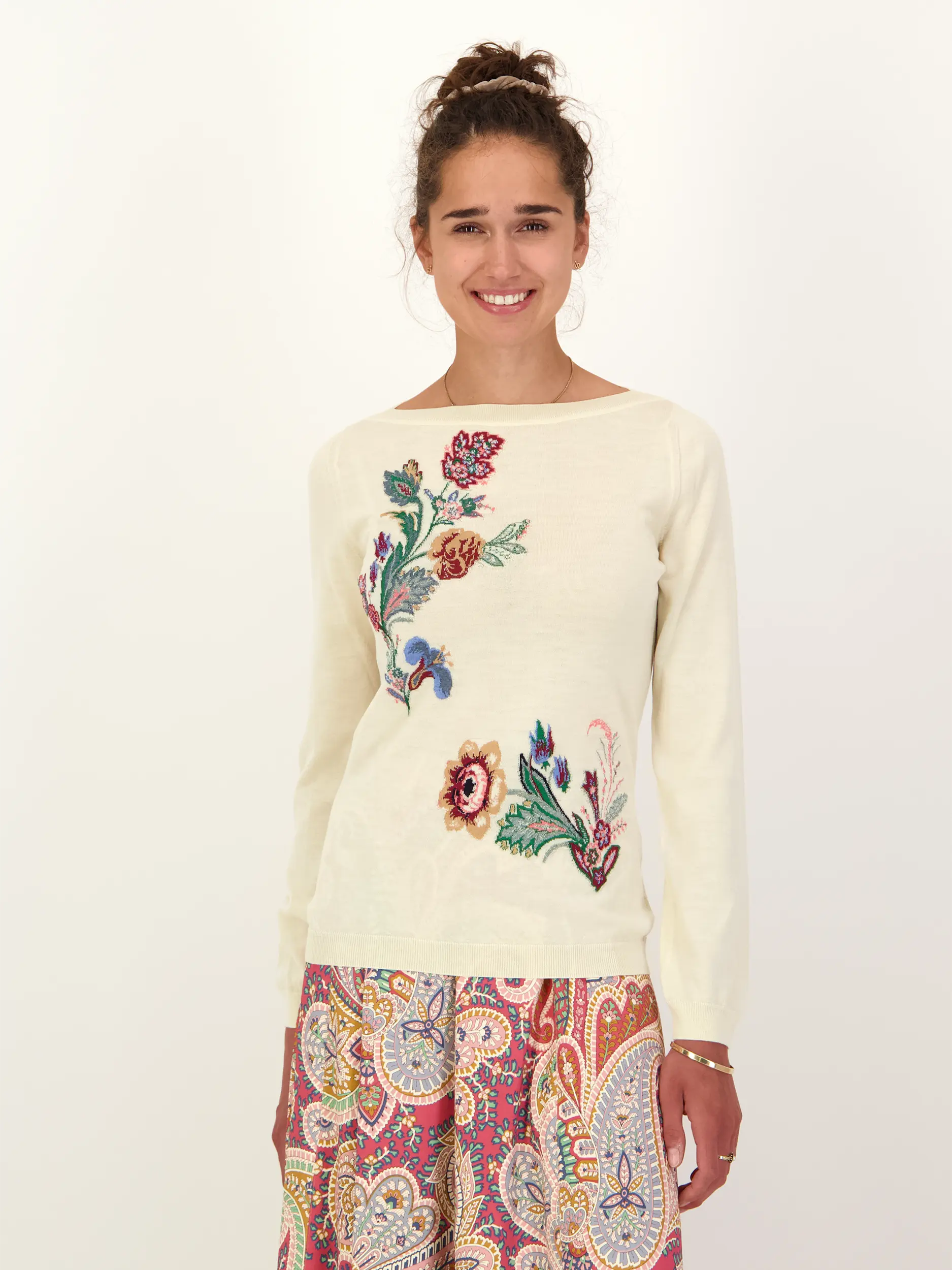 Pullover aus Wolle mit Print langarm - Artikel Vorderseite getragen von einem Modell