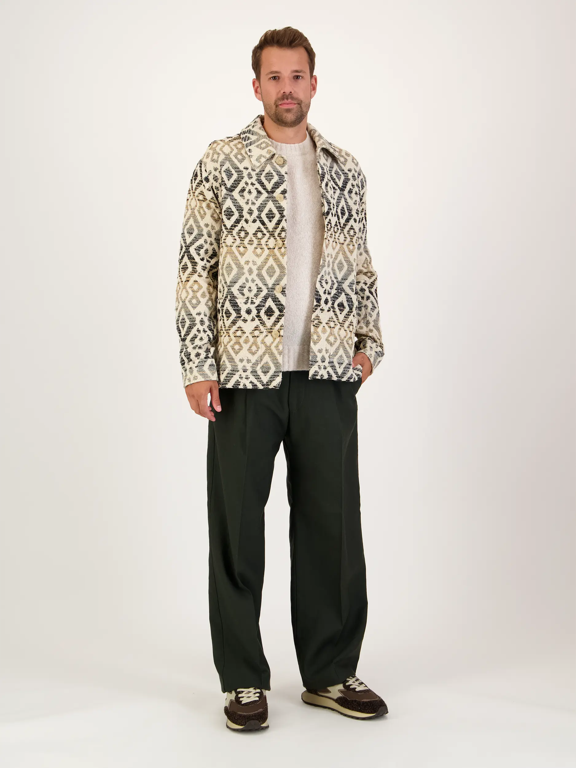 Pullover 'Lee' aus Merinowoll-Mix langarm - Artikel Teil eines Outfits getragen von einem Modell - Farbe: Creme