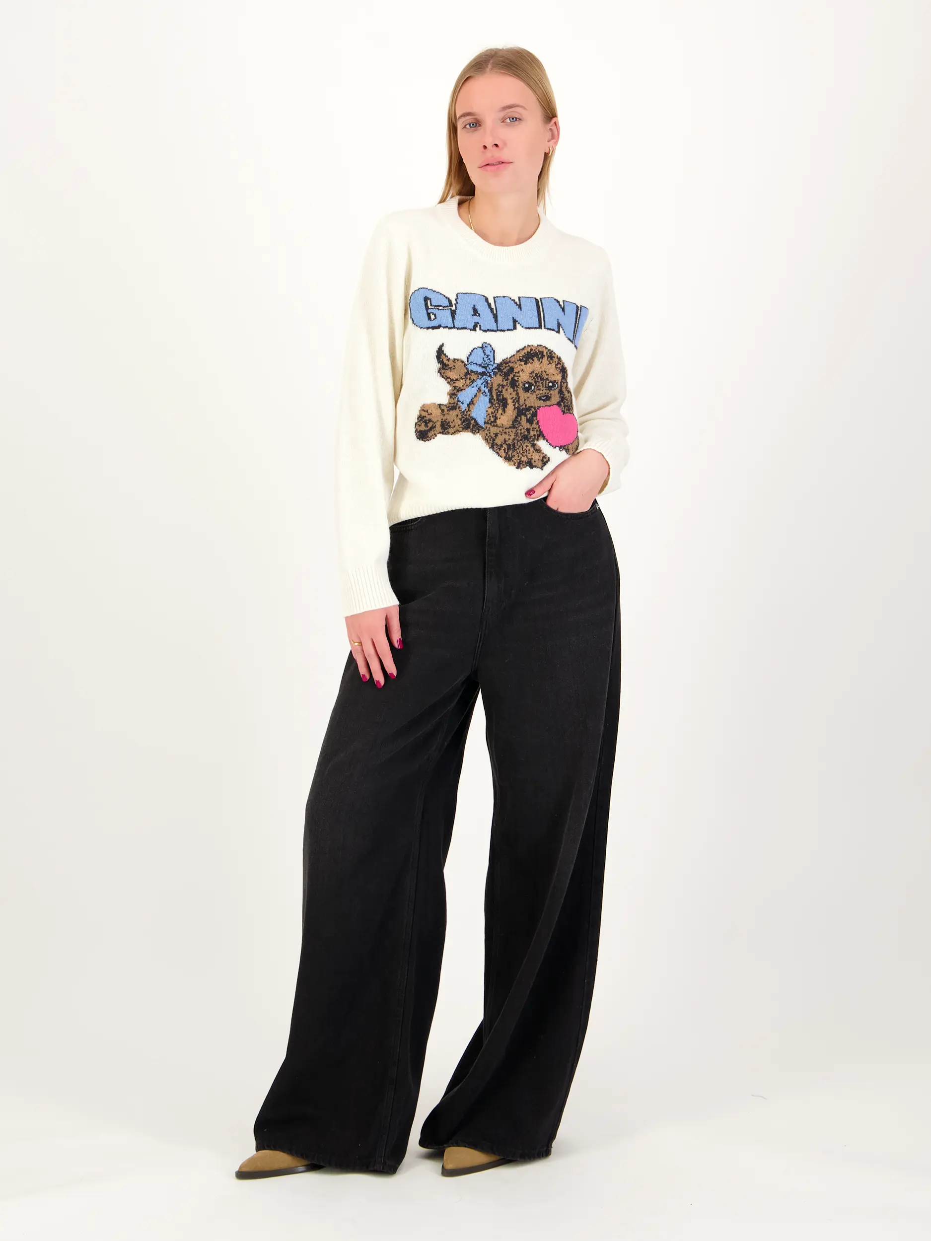 Pullover aus Wolle mit Print langarm - Artikel Teil eines Outfits getragen von einem Modell - Farbe: Creme
