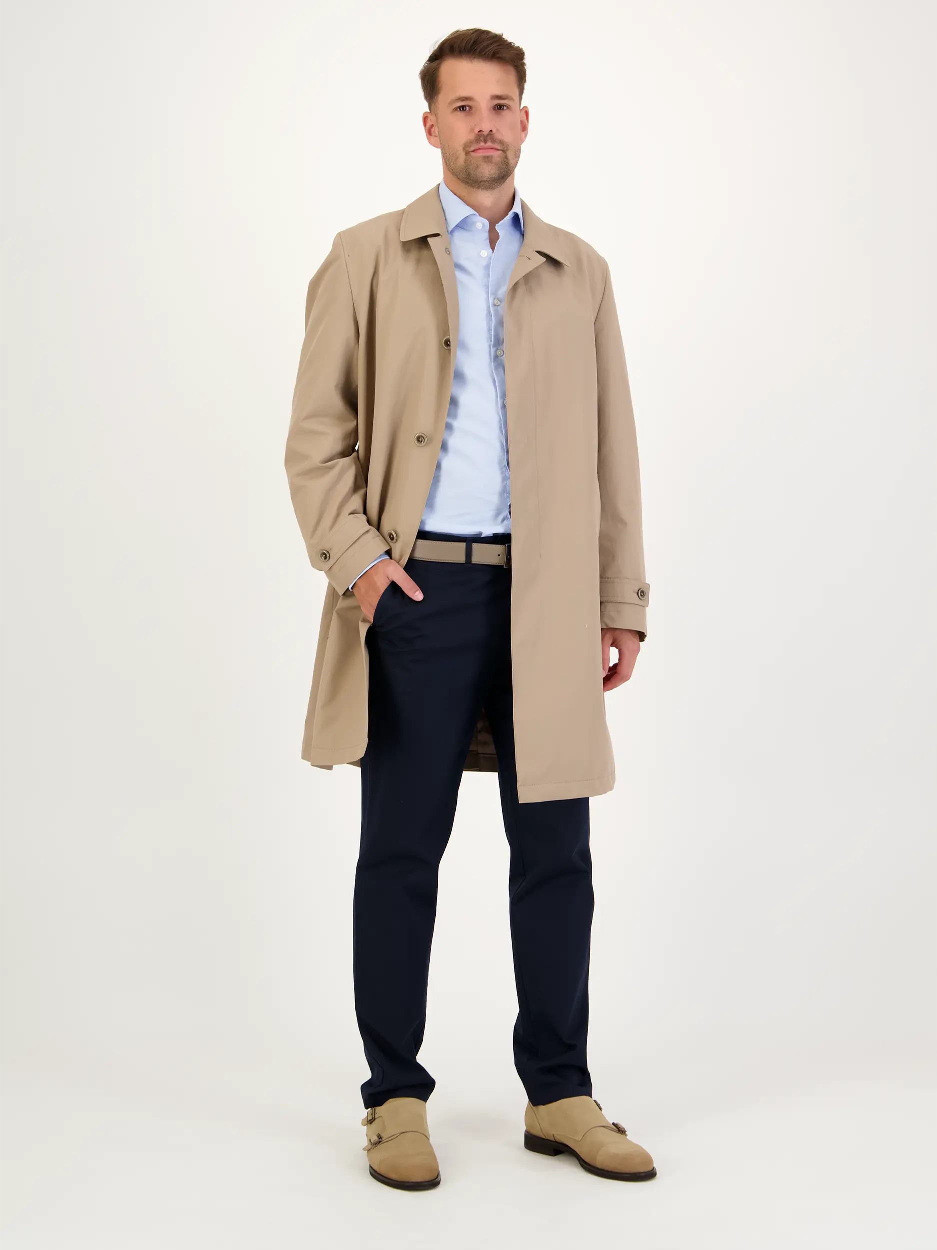 Hose - Artikel Teil eines Outfits getragen von einem Modell - Farbe: Blau