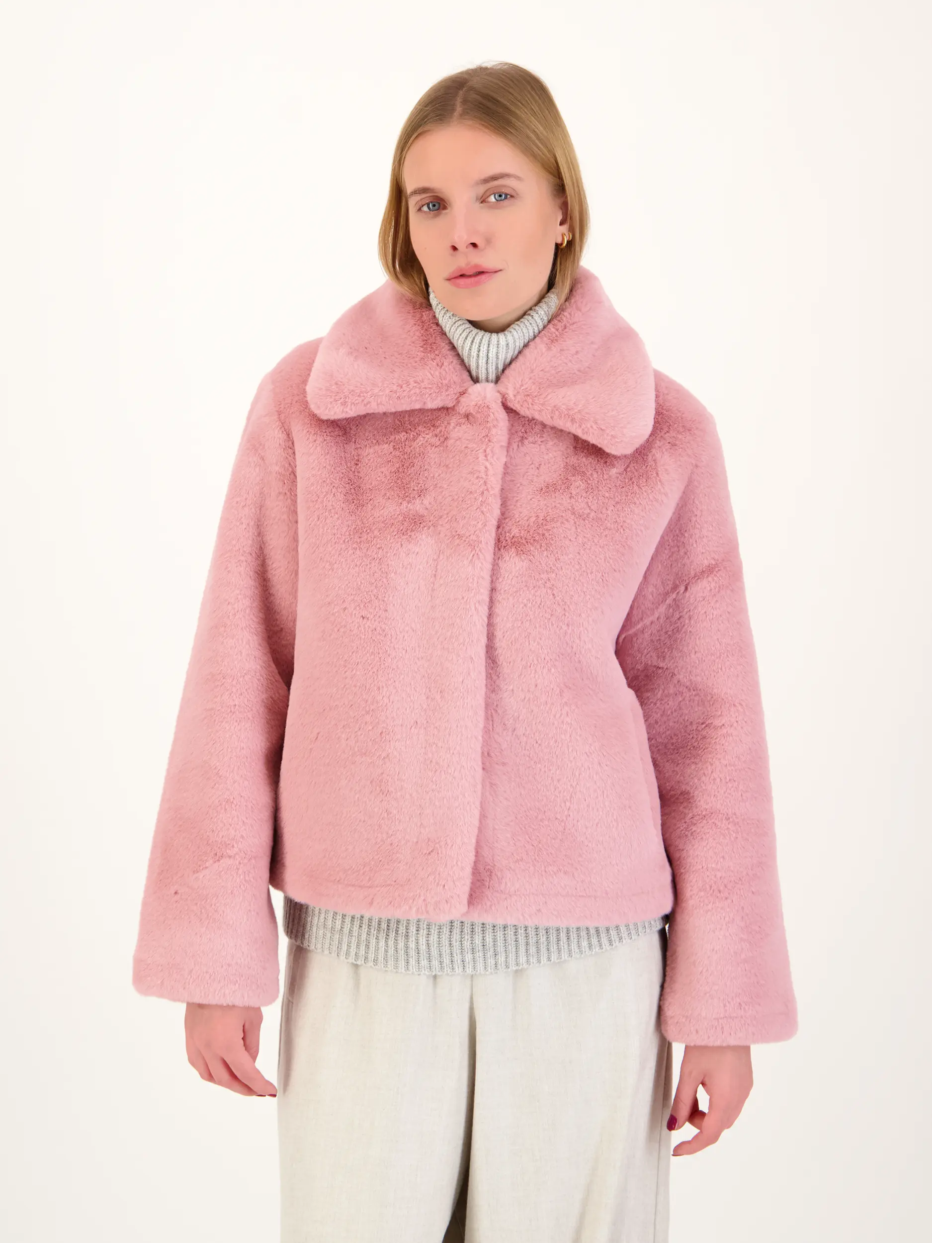 Jacke 'Eliscoat' - Artikel Vorderseite getragen von einem Modell - Farbe: Rosa&Pink