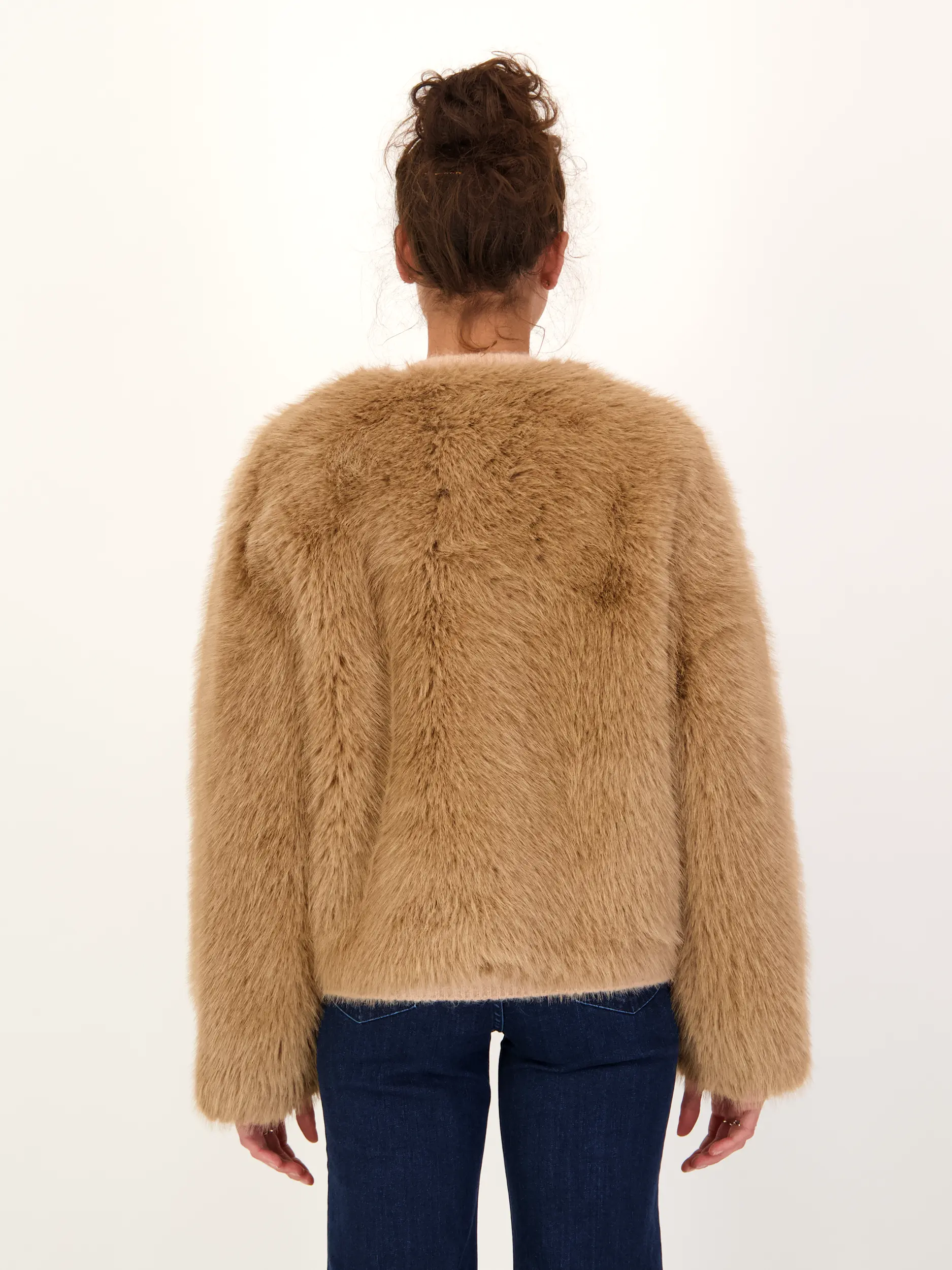 Jacke 'Ijacket' in Felloptik - Artikel Rückseite getragen von einem Modell - Farbe: Braun