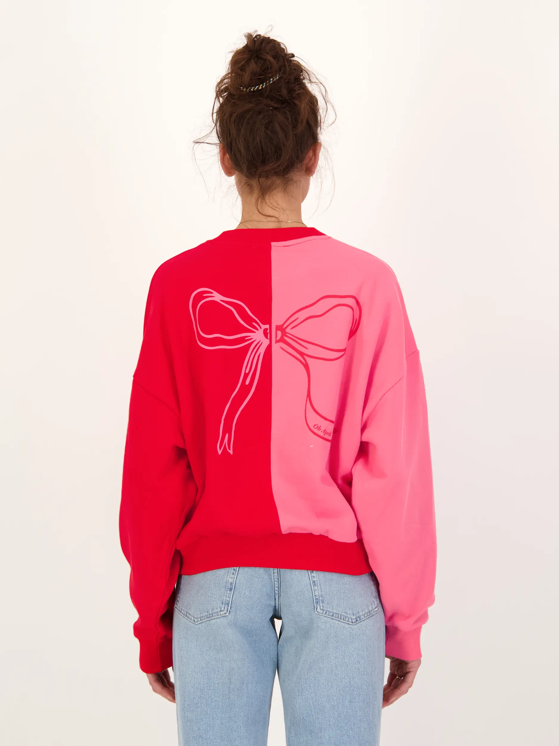 Sweatshirt 'Bow' - Artikel Rückseite getragen von einem Modell - Farbe: Rosa&Pink