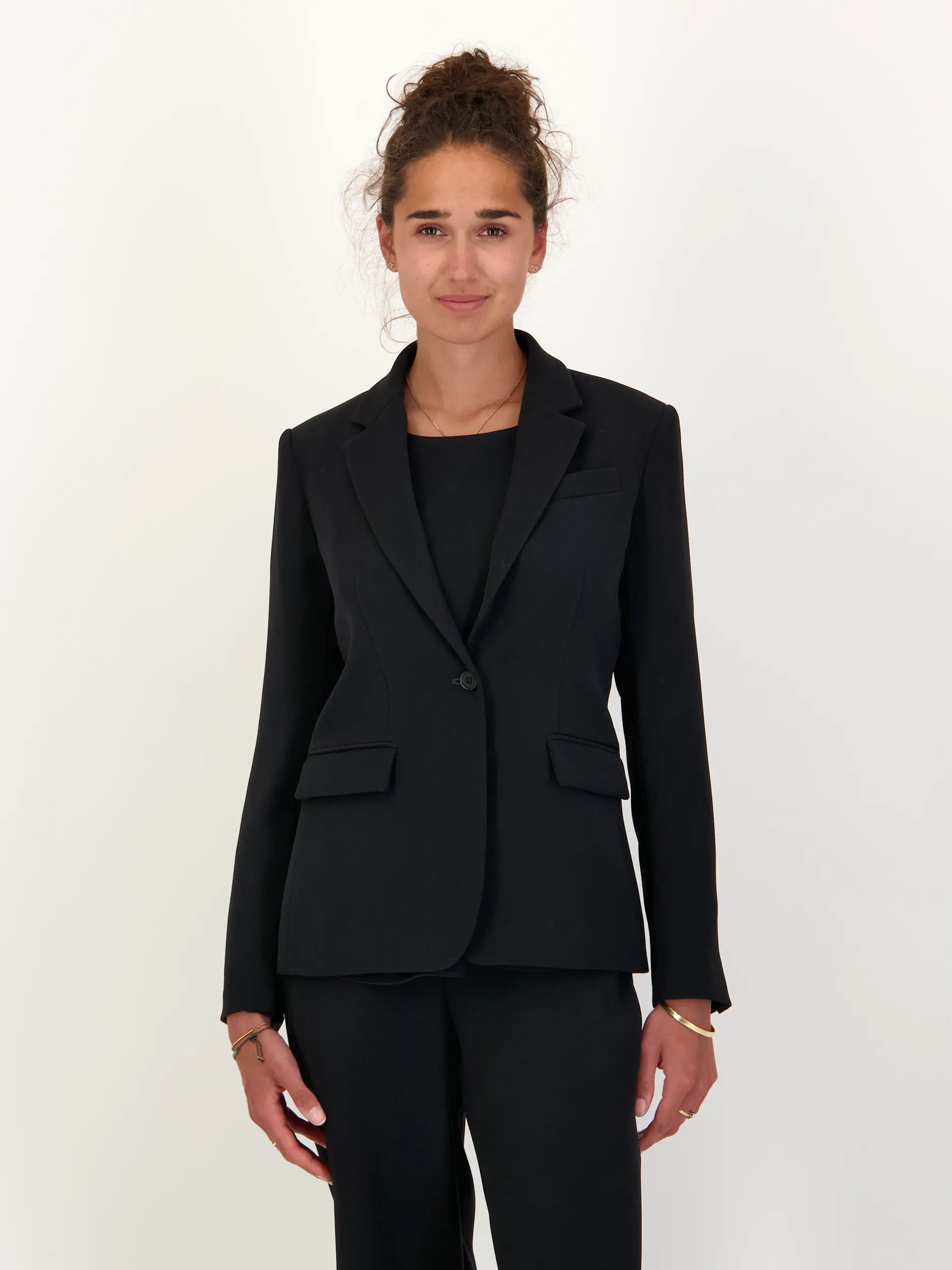 Blazer - Artikel Vorderseite getragen von einem Modell - Farbe: Schwarz