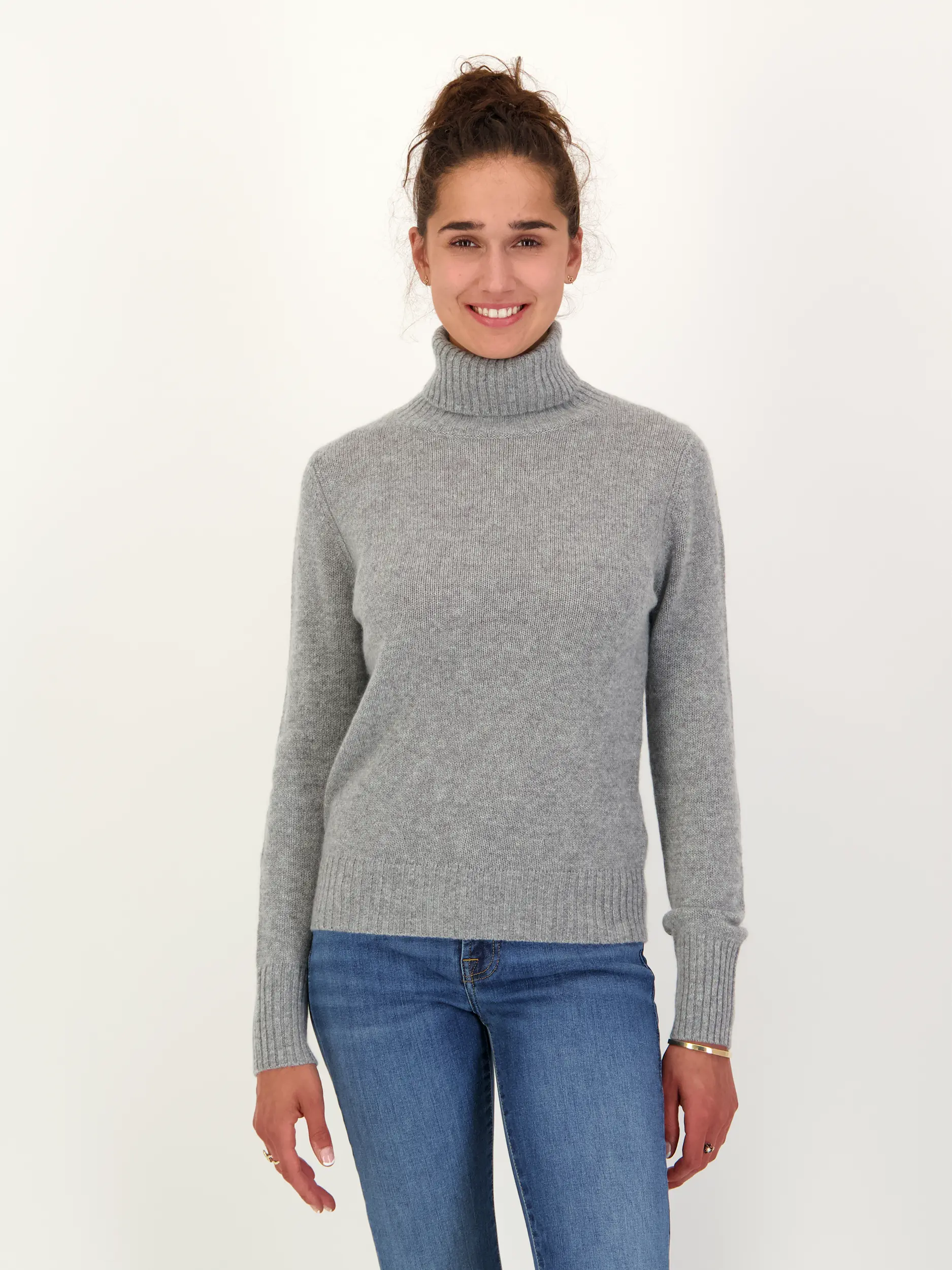Rollkragenpullover aus Kaschmir langarm - Artikel Vorderseite getragen von einem Modell - Farbe: Grau
