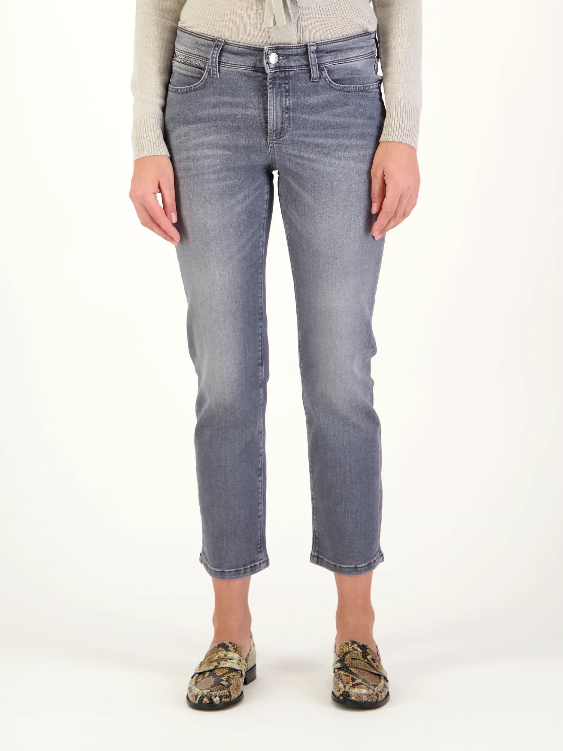Mid Rise Slim Fit Jeans 'Pipershort' - Artikel Vorderseite getragen von einem Modell - Farbe: Grau