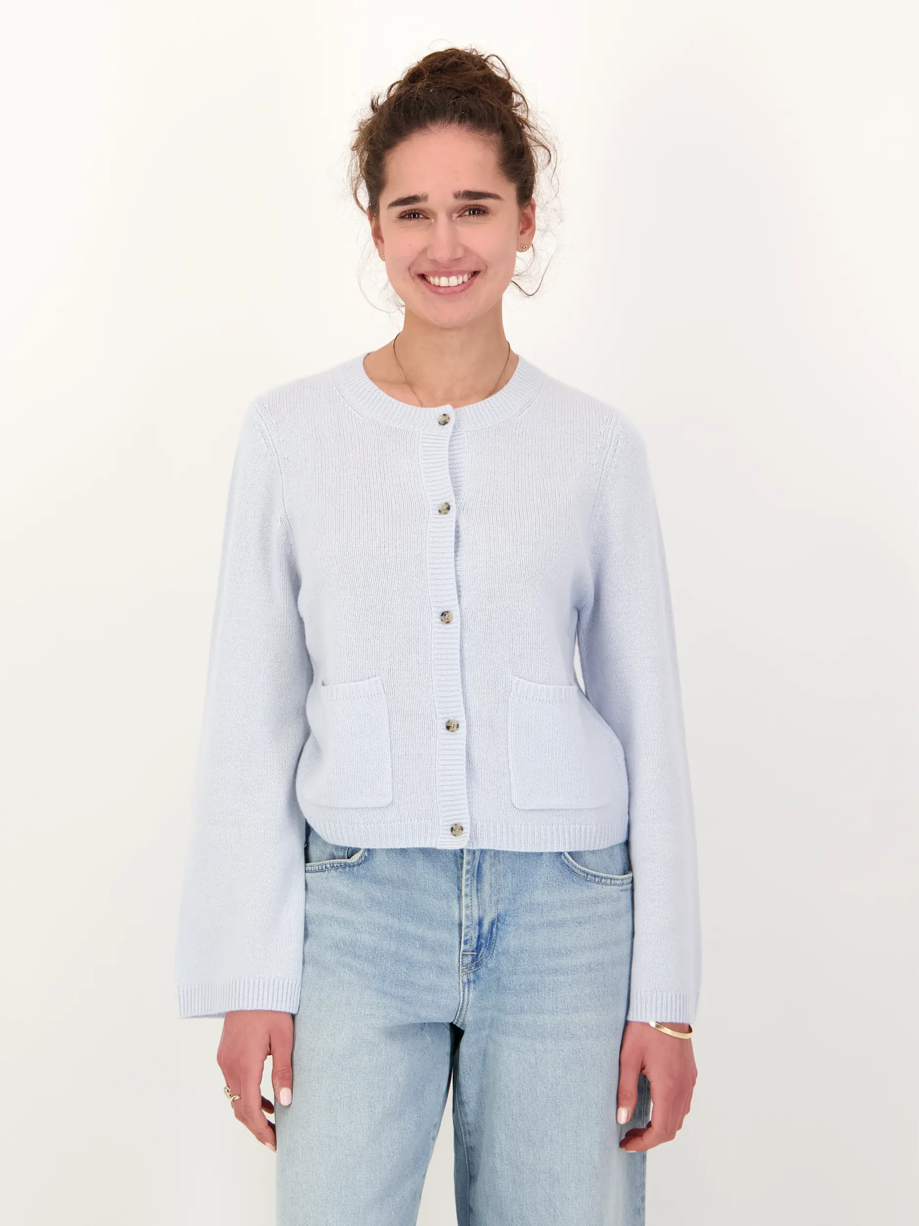 Strickjacke aus Kaschmir - Artikel Vorderseite getragen von einem Modell - Farbe: Blau