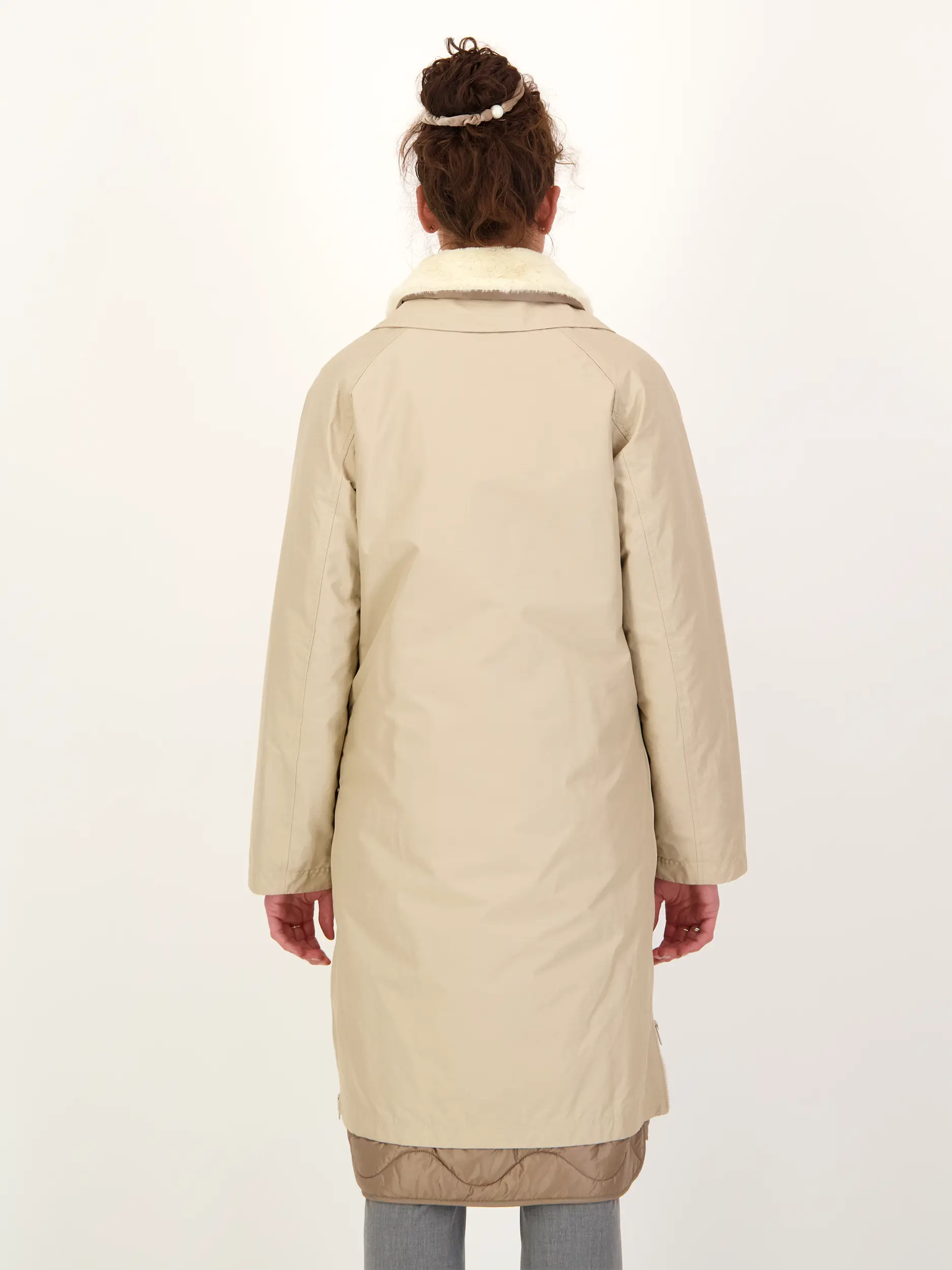 3-in 1 Mantel 'All Weather' - Artikel Rückseite getragen von einem Modell - Farbe: Beige