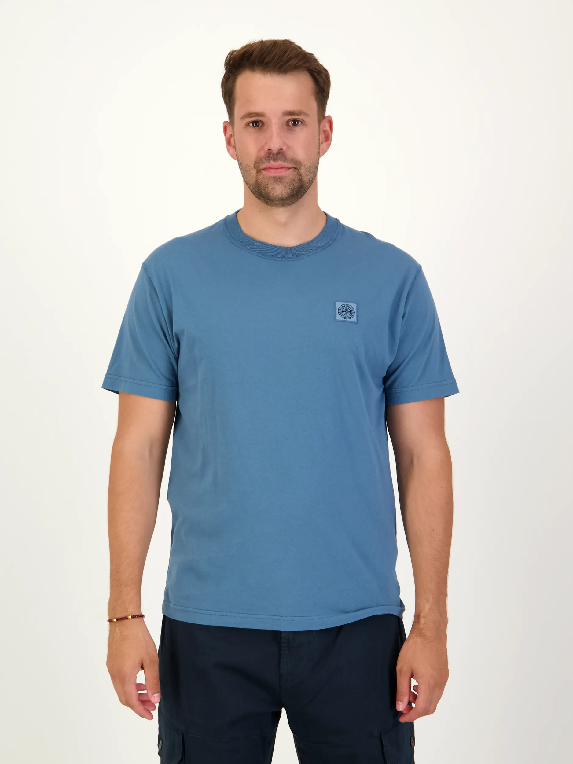 T-Shirt - Artikel Vorderseite getragen von einem Modell