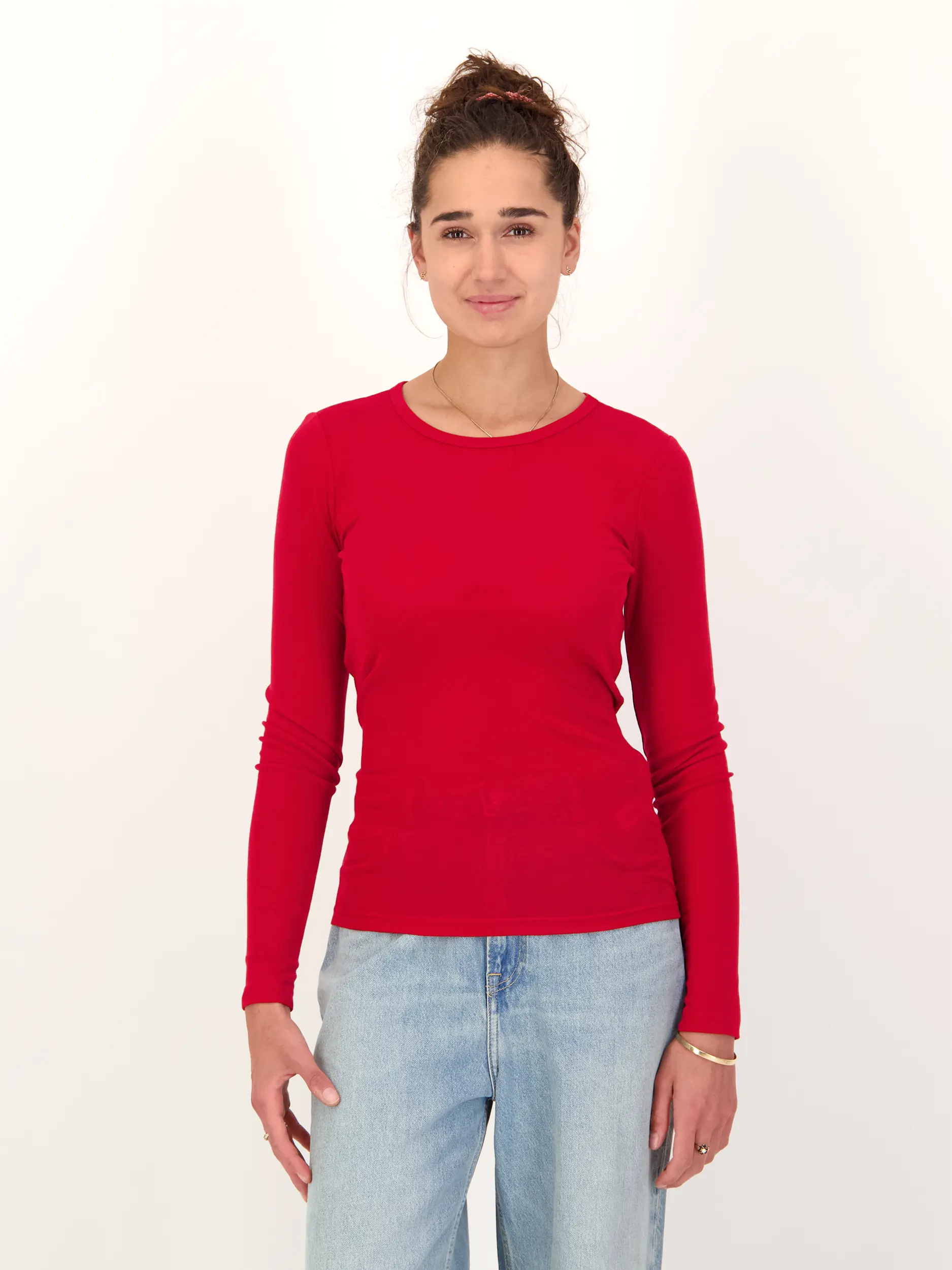 Langarmshirt 'Sadou' aus Woll-Mix - Artikel Vorderseite getragen von einem Modell - Farbe: Rot