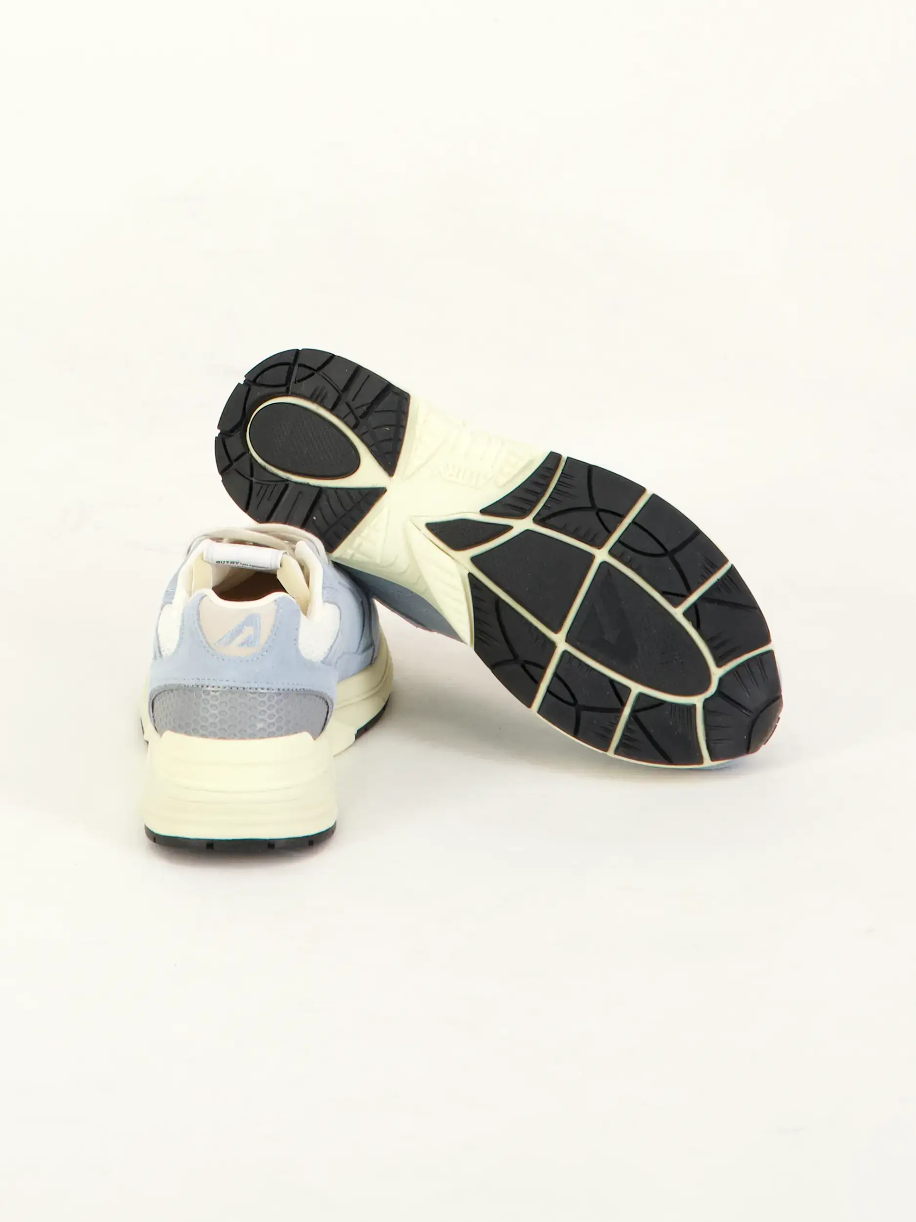 Sneaker 'Hyperway' - Artikel Rückseite getragen von einem Modell - Farbe: Blau