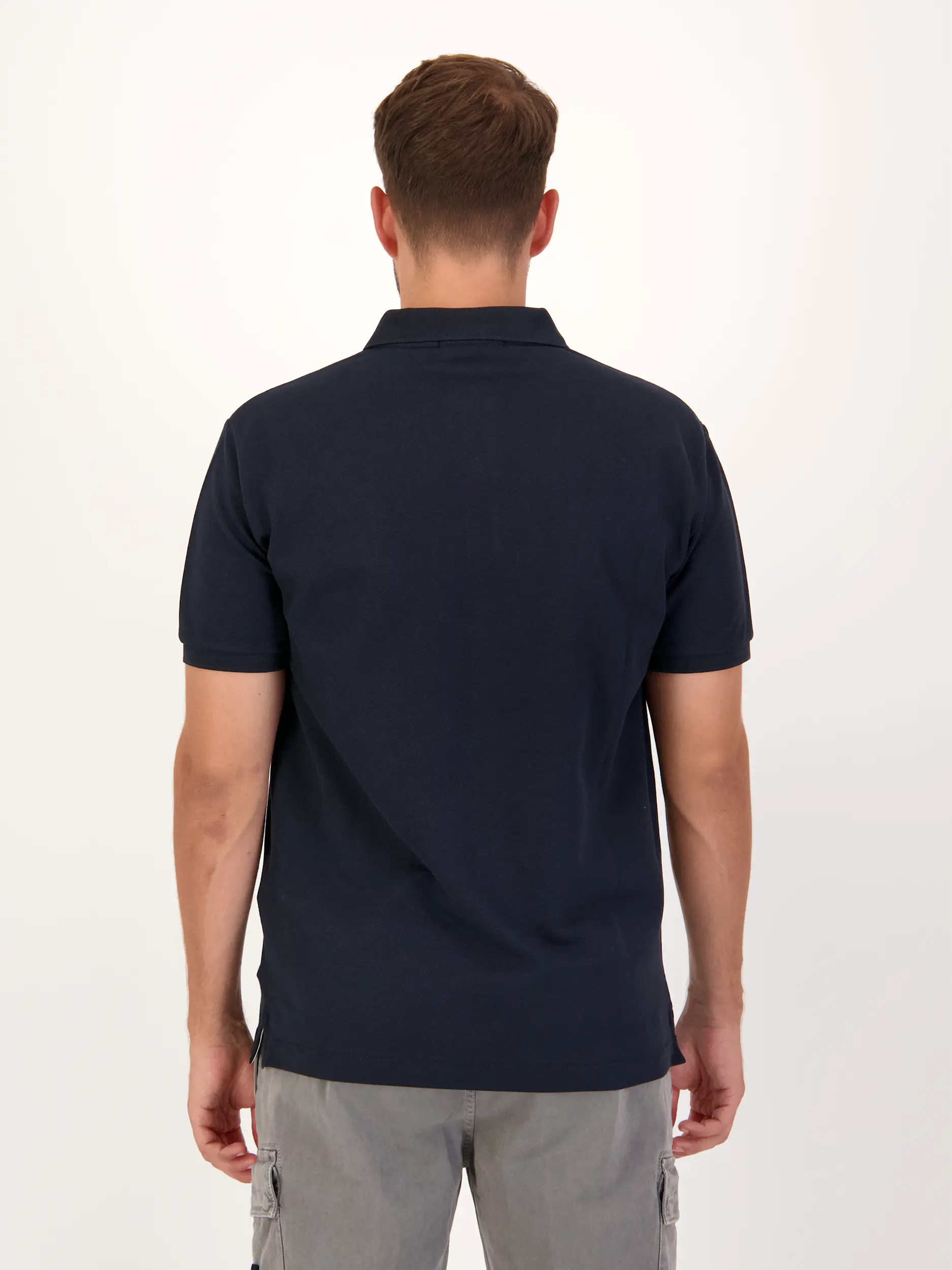 Poloshirt - Artikel Rückseite getragen von einem Modell - Farbe: Blau
