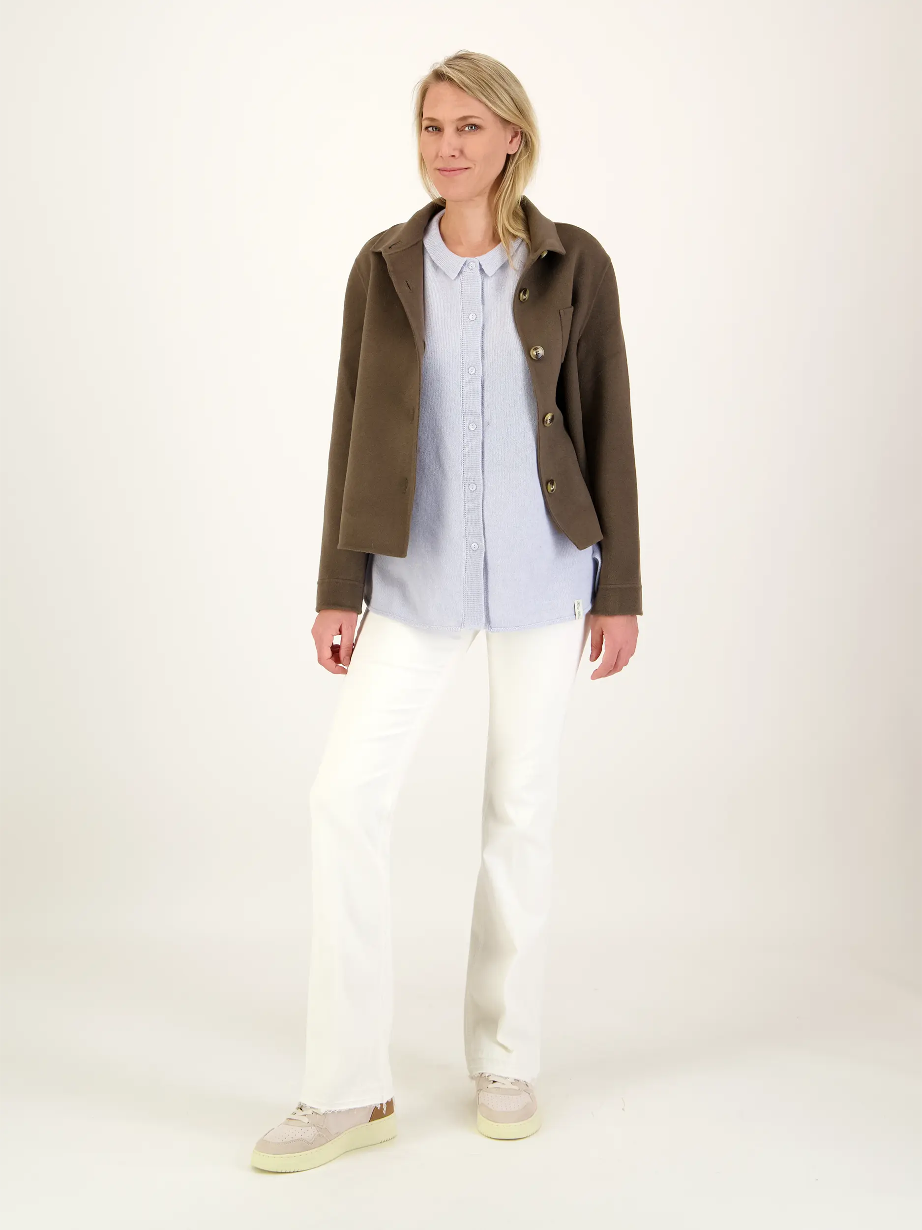 Wolljacke - Artikel Teil eines Outfits getragen von einem Modell