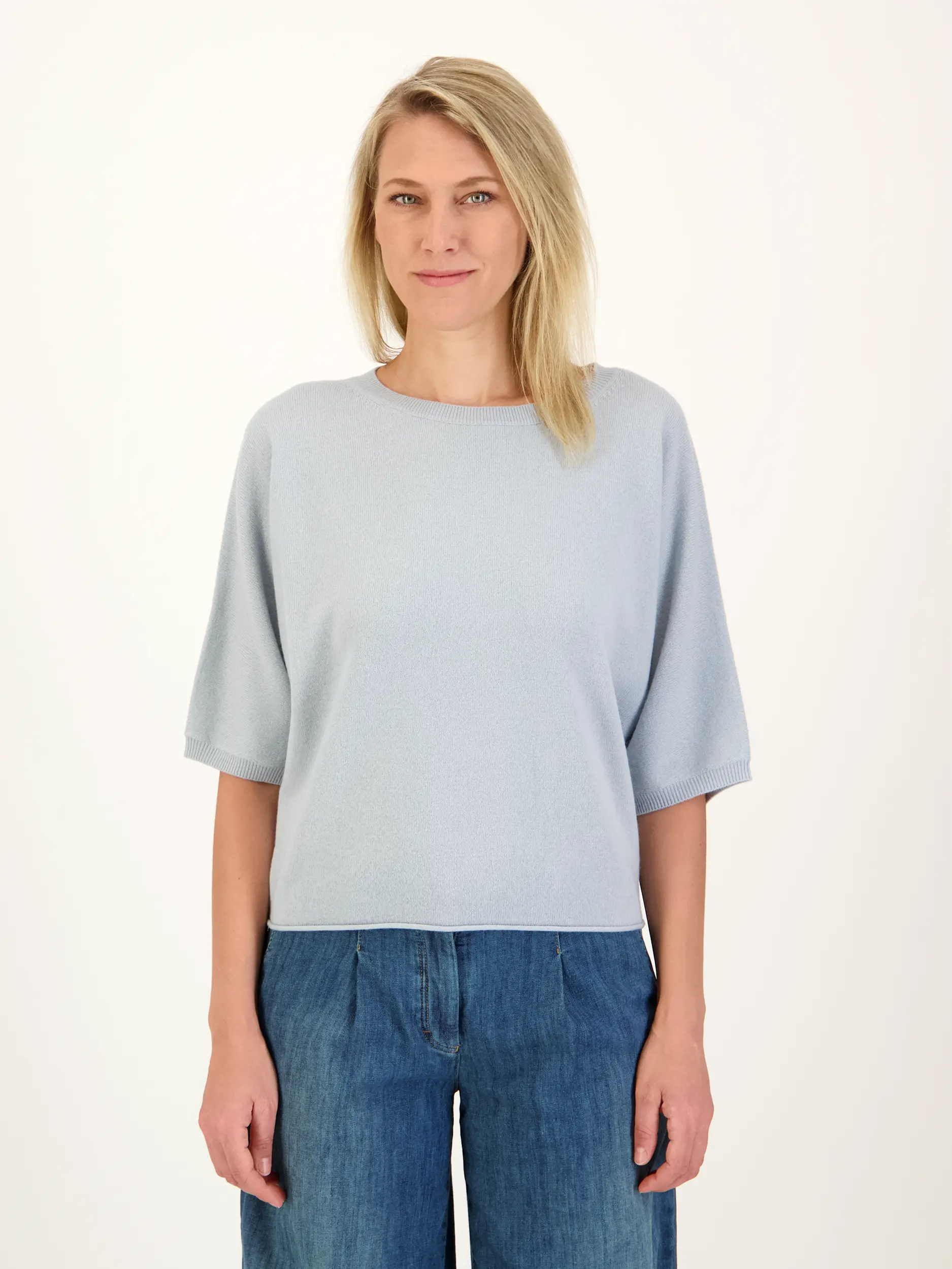 Pullover aus Wolle kurzarm - Artikel Vorderseite getragen von einem Modell