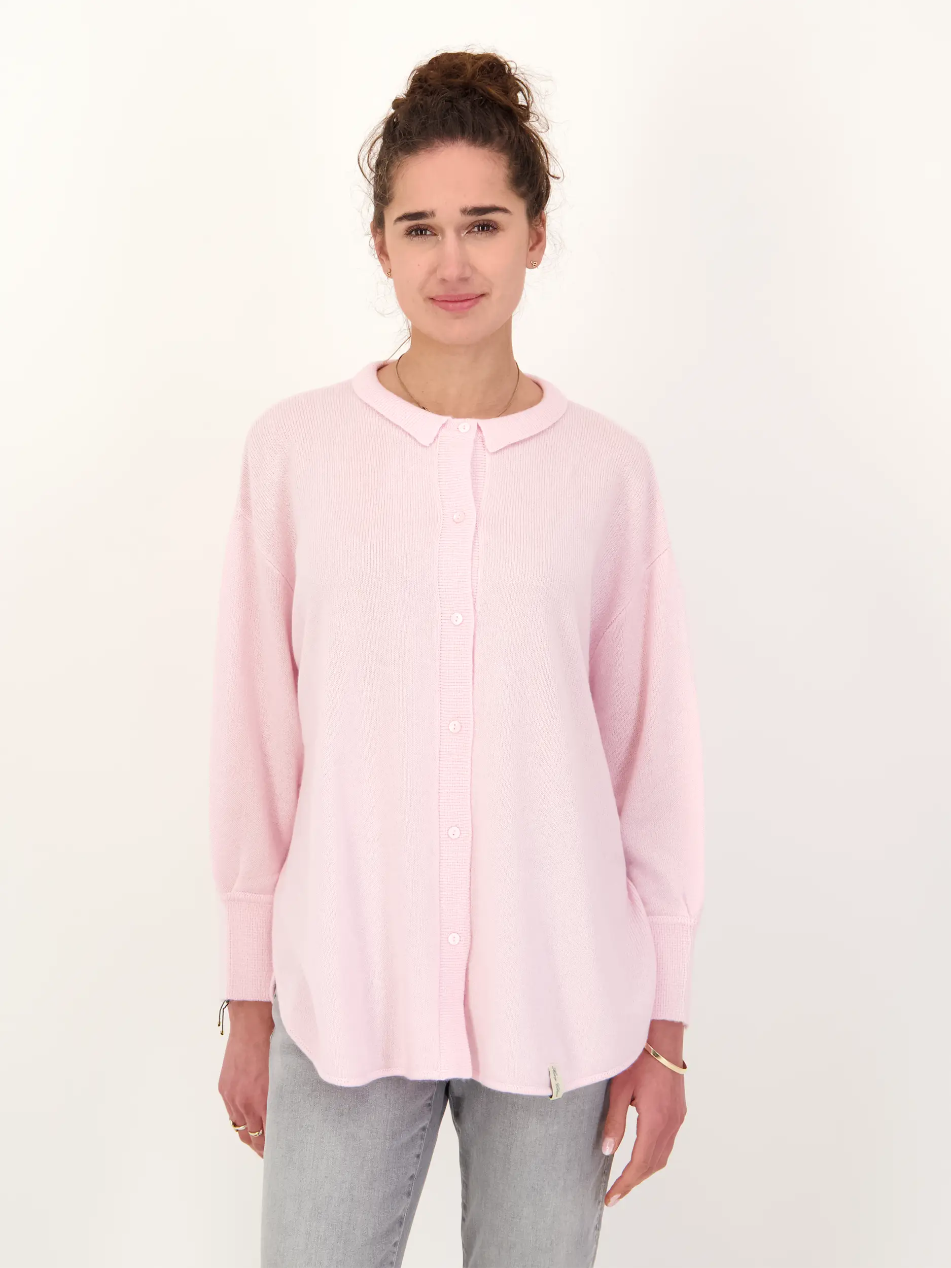 Strickjacke aus Kaschmir-Mix - Artikel Vorderseite getragen von einem Modell - Farbe: Rosa&Pink