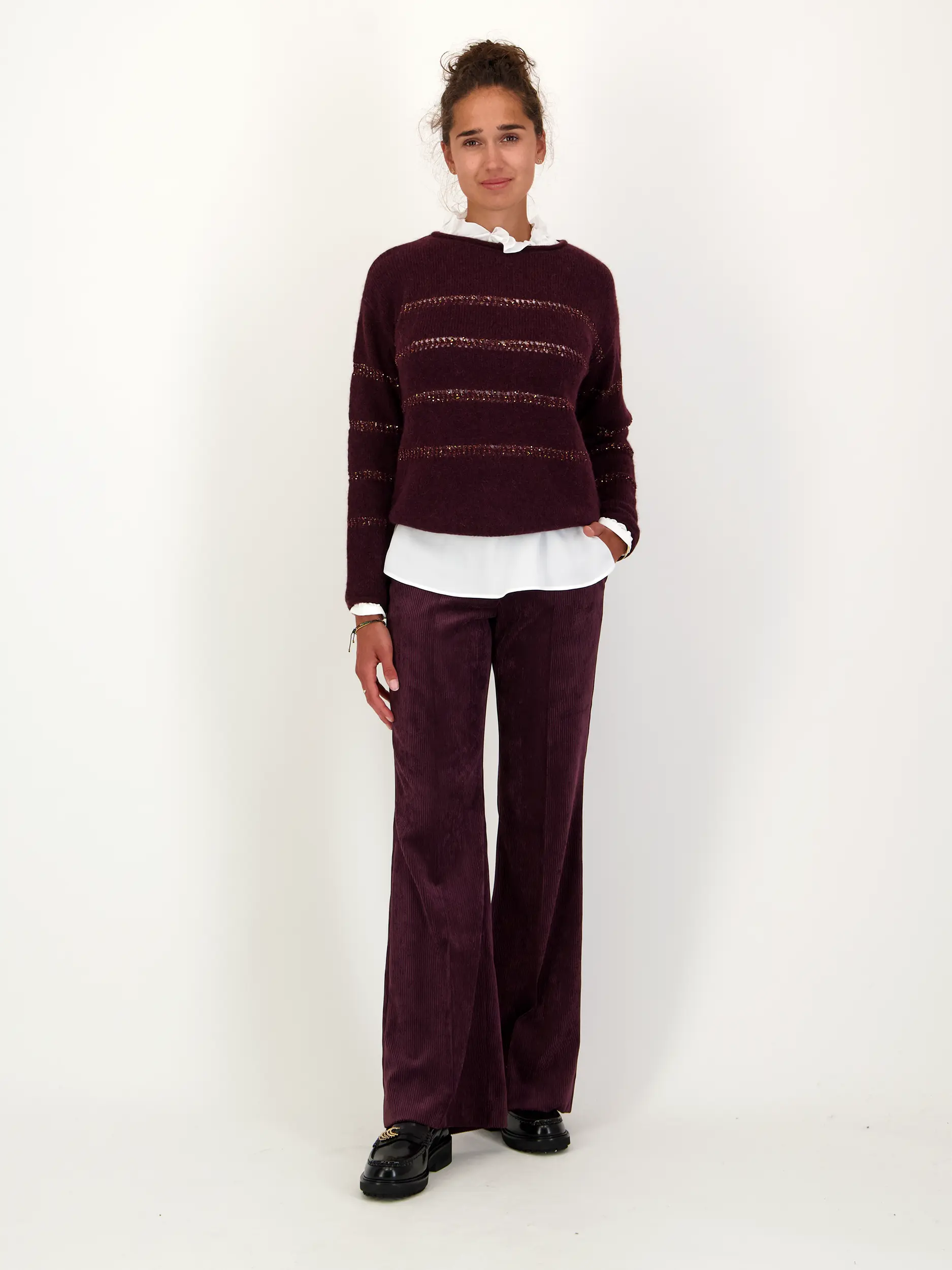 Pullover Woll-Mix langarm - Artikel Teil eines Outfits getragen von einem Modell - Farbe: Rot