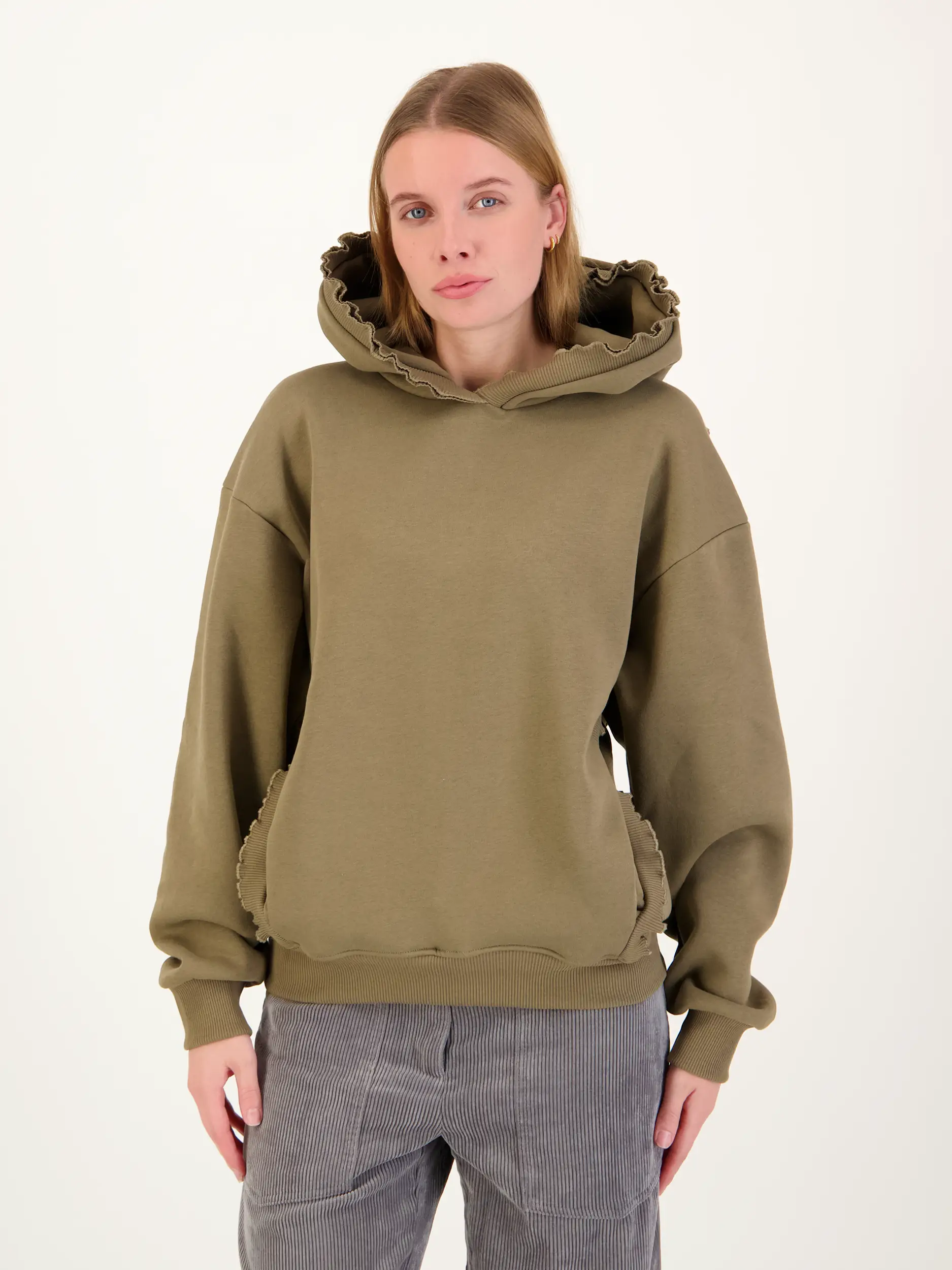 Sweatshirt  - Artikel Vorderseite getragen von einem Modell - Farbe: Grün