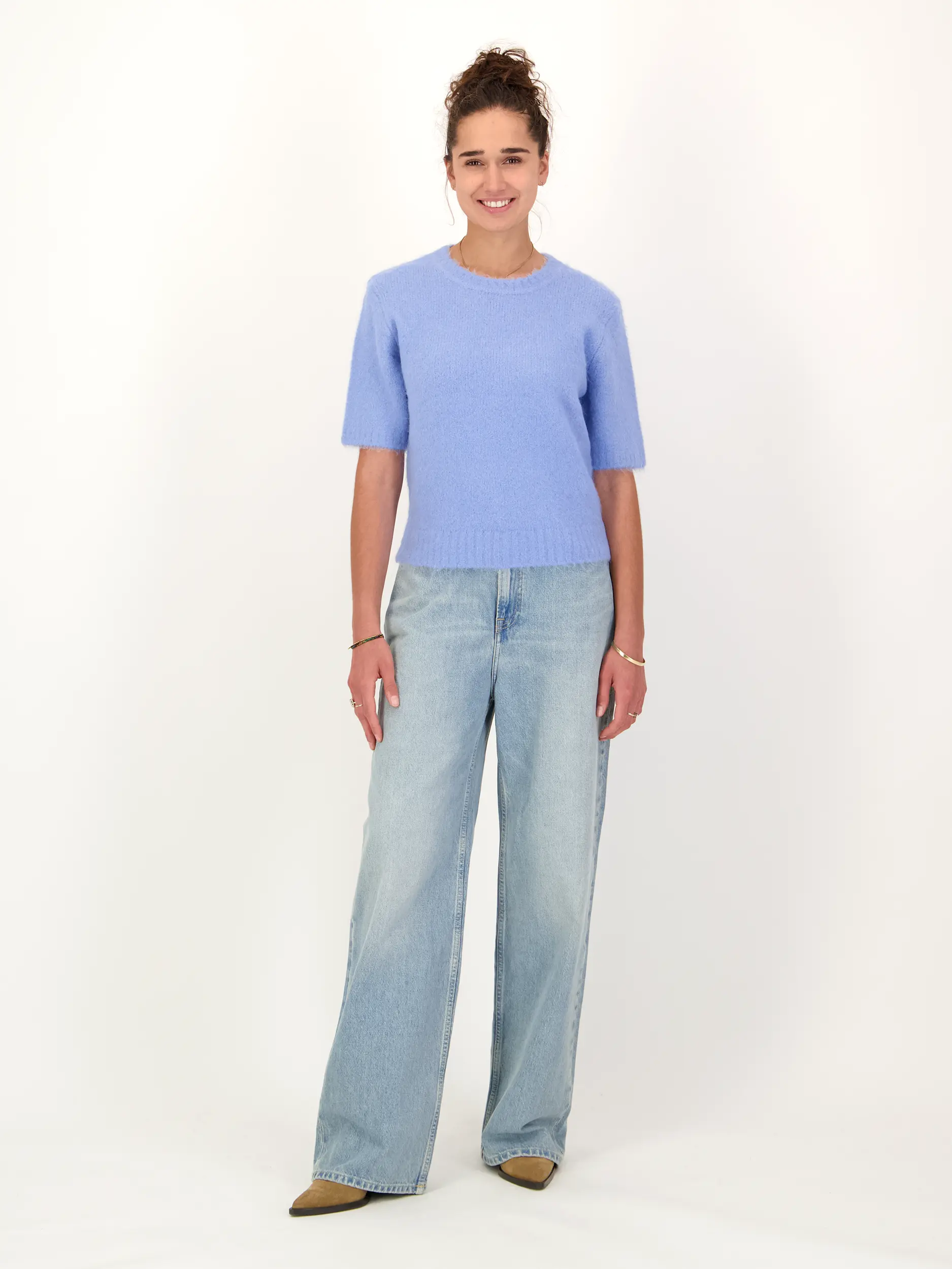 Pullover 'Sajeanne' - Artikel Teil eines Outfits getragen von einem Modell - Farbe: Blau