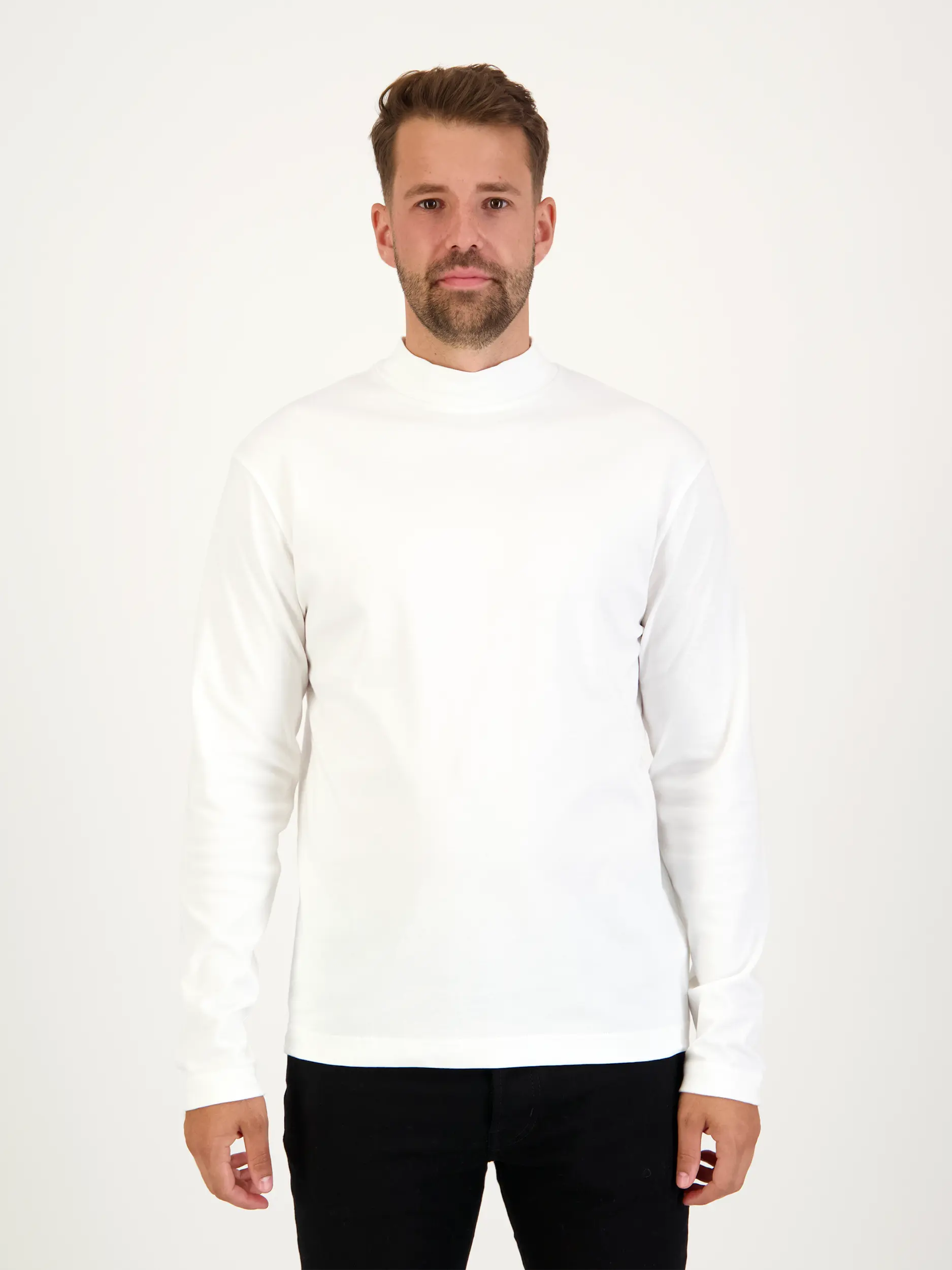 Langarmshirt 'Moritzo' - Artikel Vorderseite getragen von einem Modell - Farbe: Creme