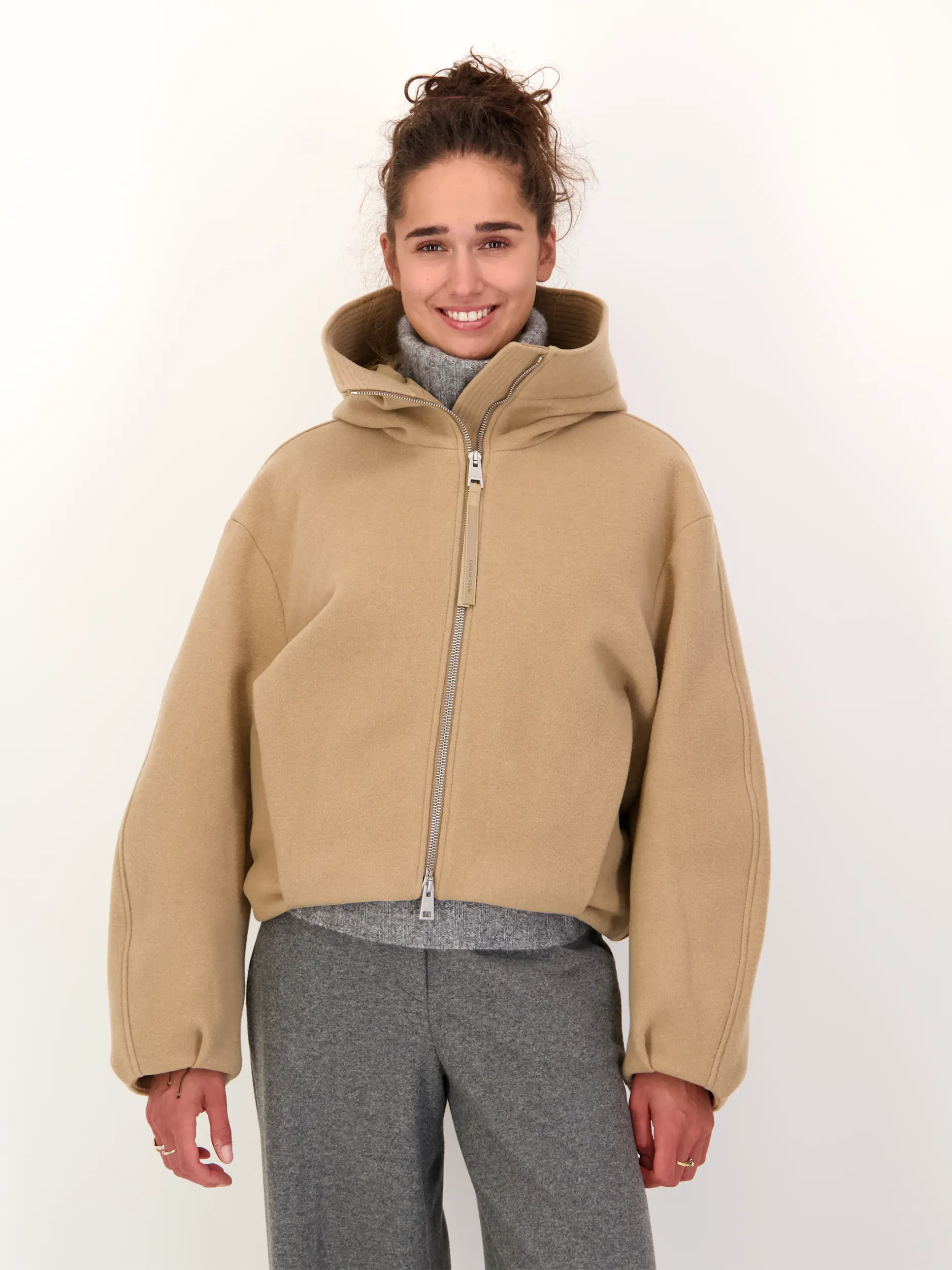 Wolljacke 'Chilliwack Bomber' - Artikel Vorderseite getragen von einem Modell - Farbe: Braun