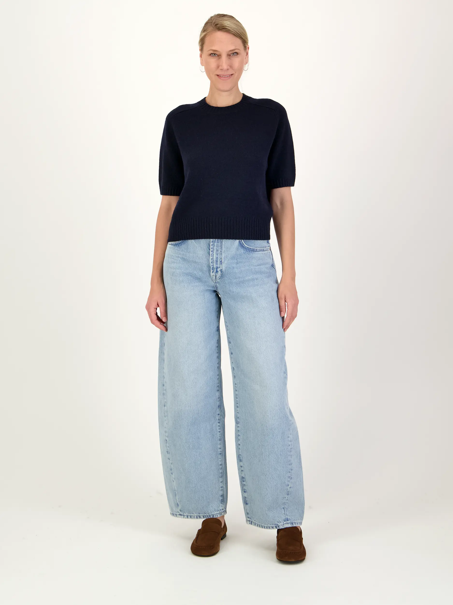 Pullover aus Kaschmir 3/4-Arm - Artikel Teil eines Outfits getragen von einem Modell - Farbe: Blau